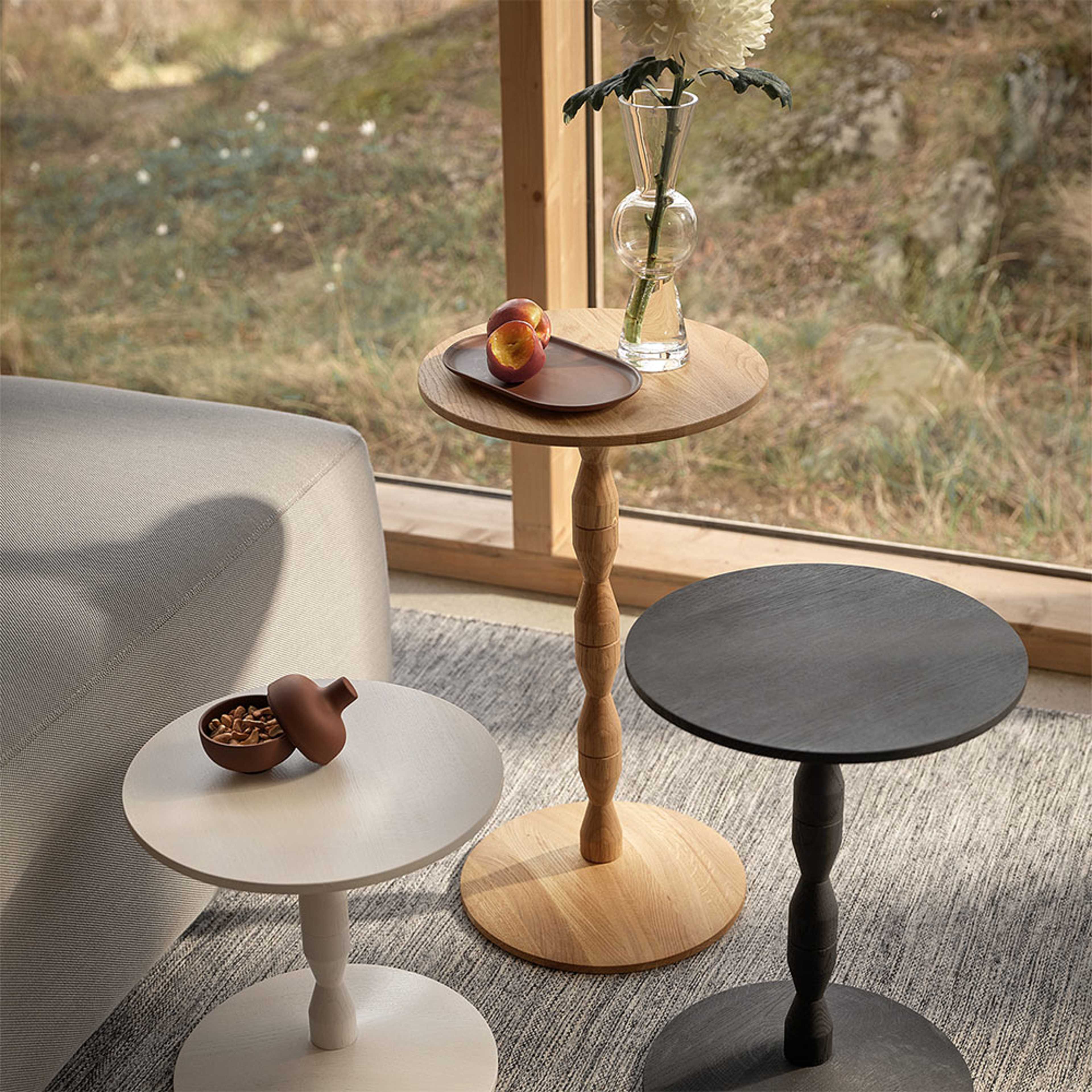 Pedestal Table, från Design House Stockholm, i färgen White. Klicka för att öppna bilden i stort format