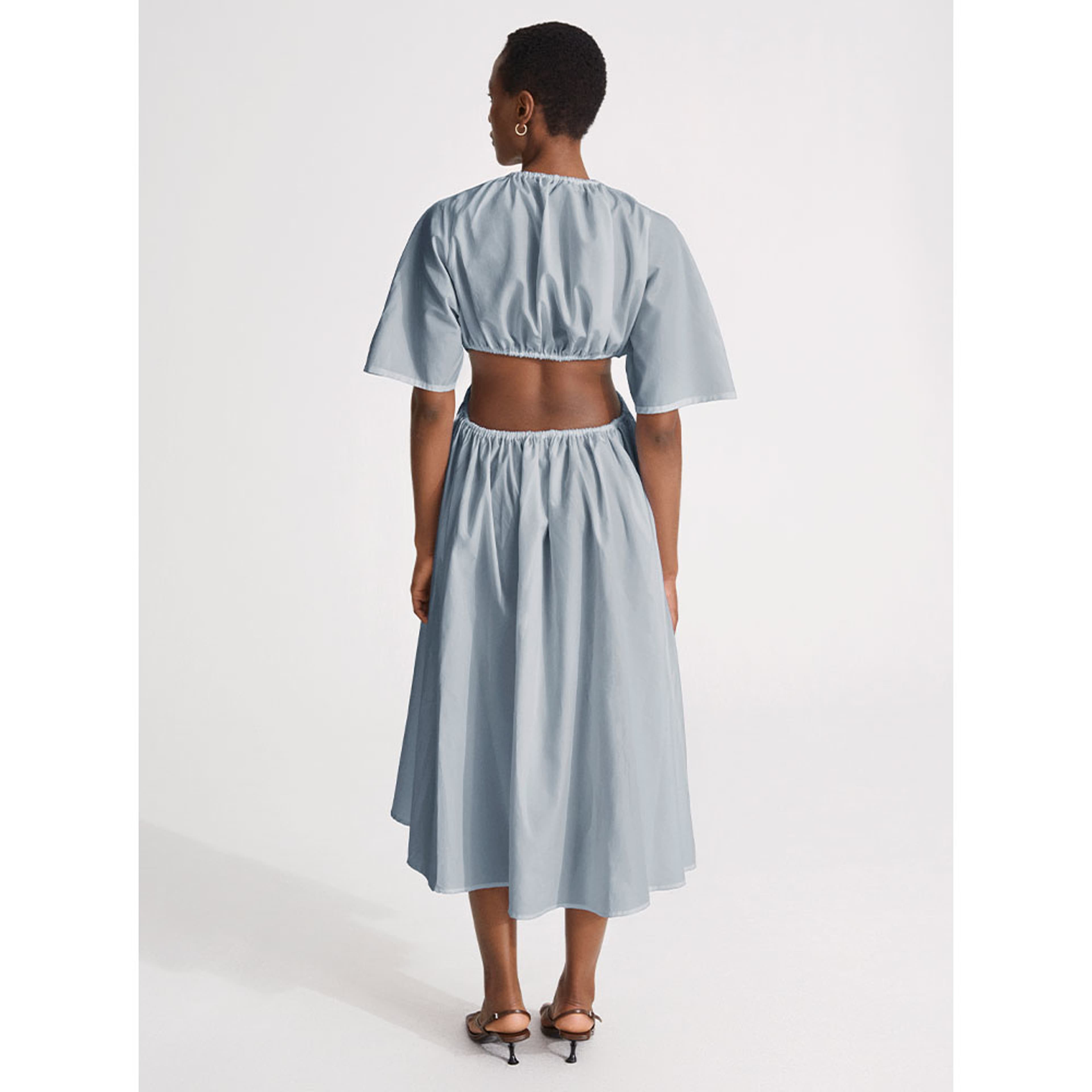 Jarama Dress, från Stylein, i färgen Steel Blue. Klicka för att öppna bilden i stort format