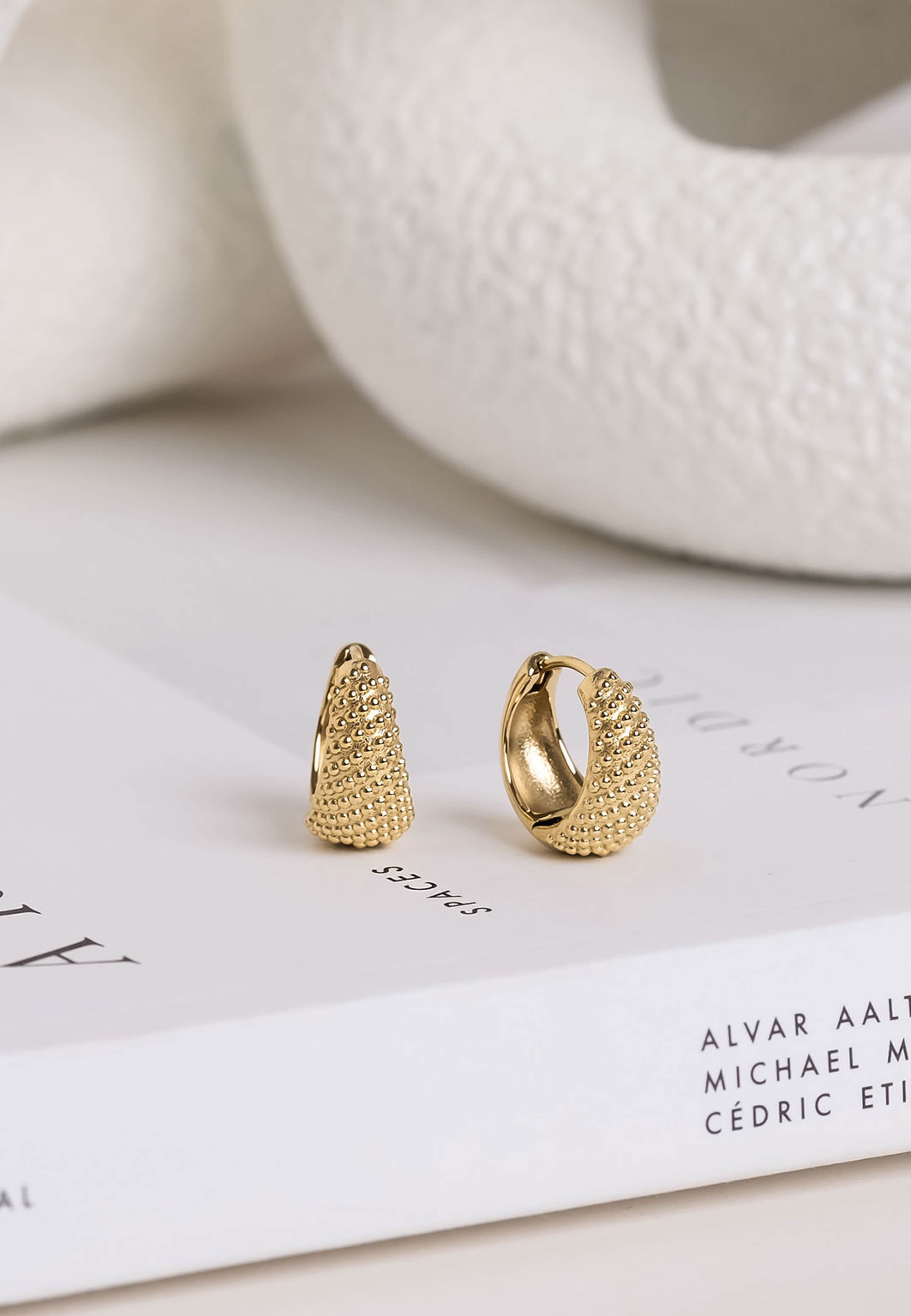 Honey Hoops Medium, från Mockberg, i färgen Gold. Klicka för att öppna bilden i stort format