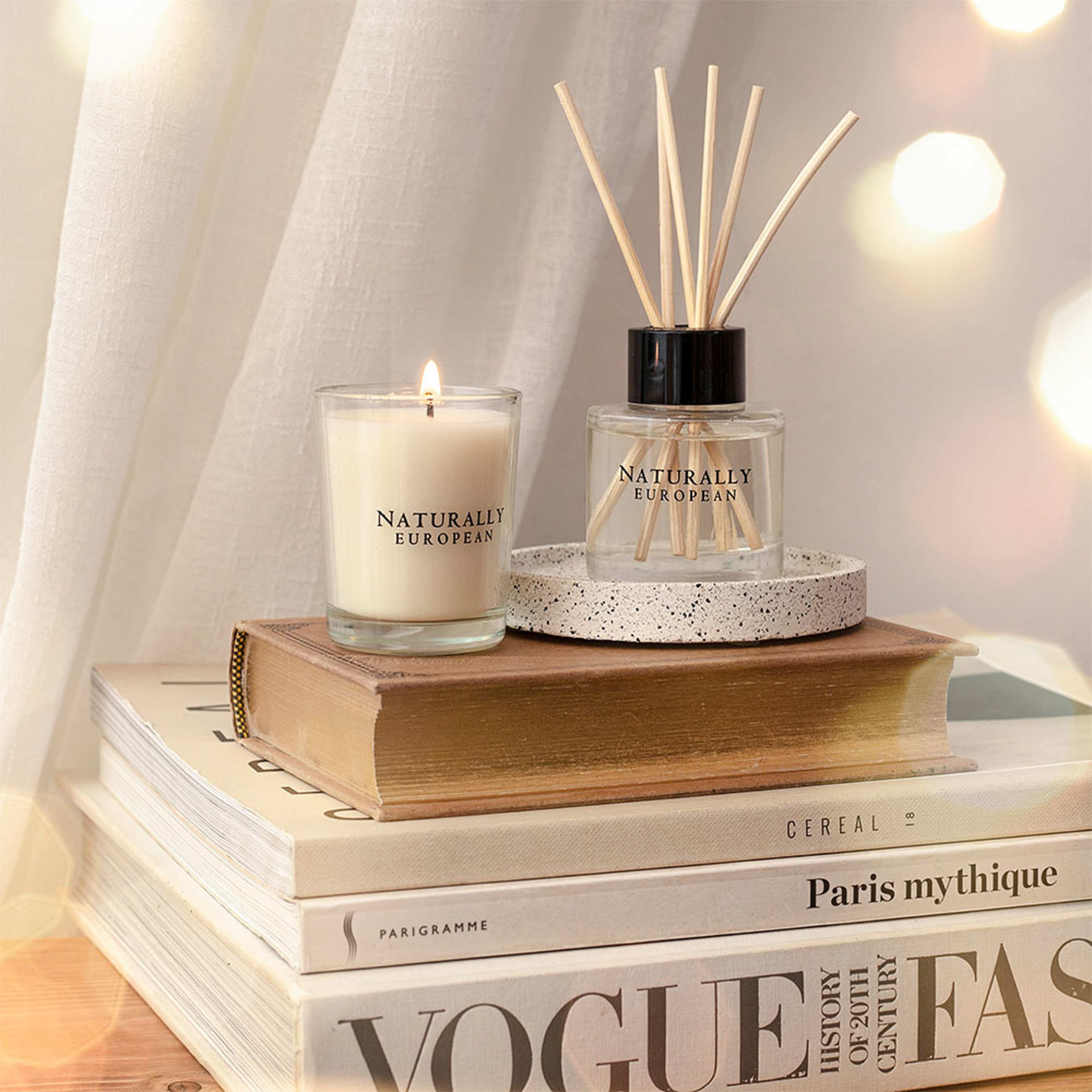 Frankincense & Sage Mini Candle & Diffuser Set, från Naturally European. Klicka för att öppna bilden i stort format