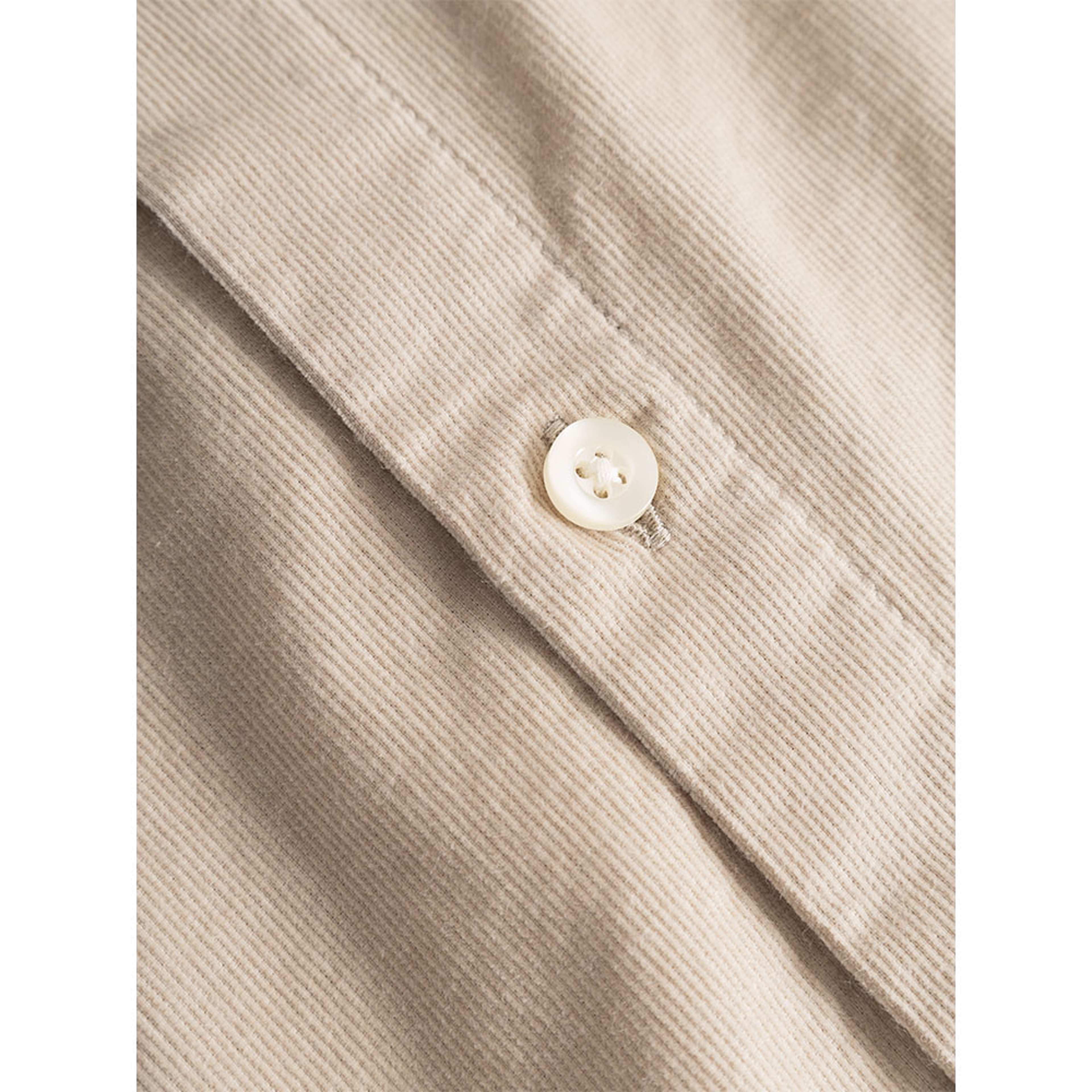 Regular Fit Corduroy Shirt - GOTS/Vegan, från Knowledge Cotton Apparel, i färgen Light Feather Gray. Klicka för att öppna bilden i stort format