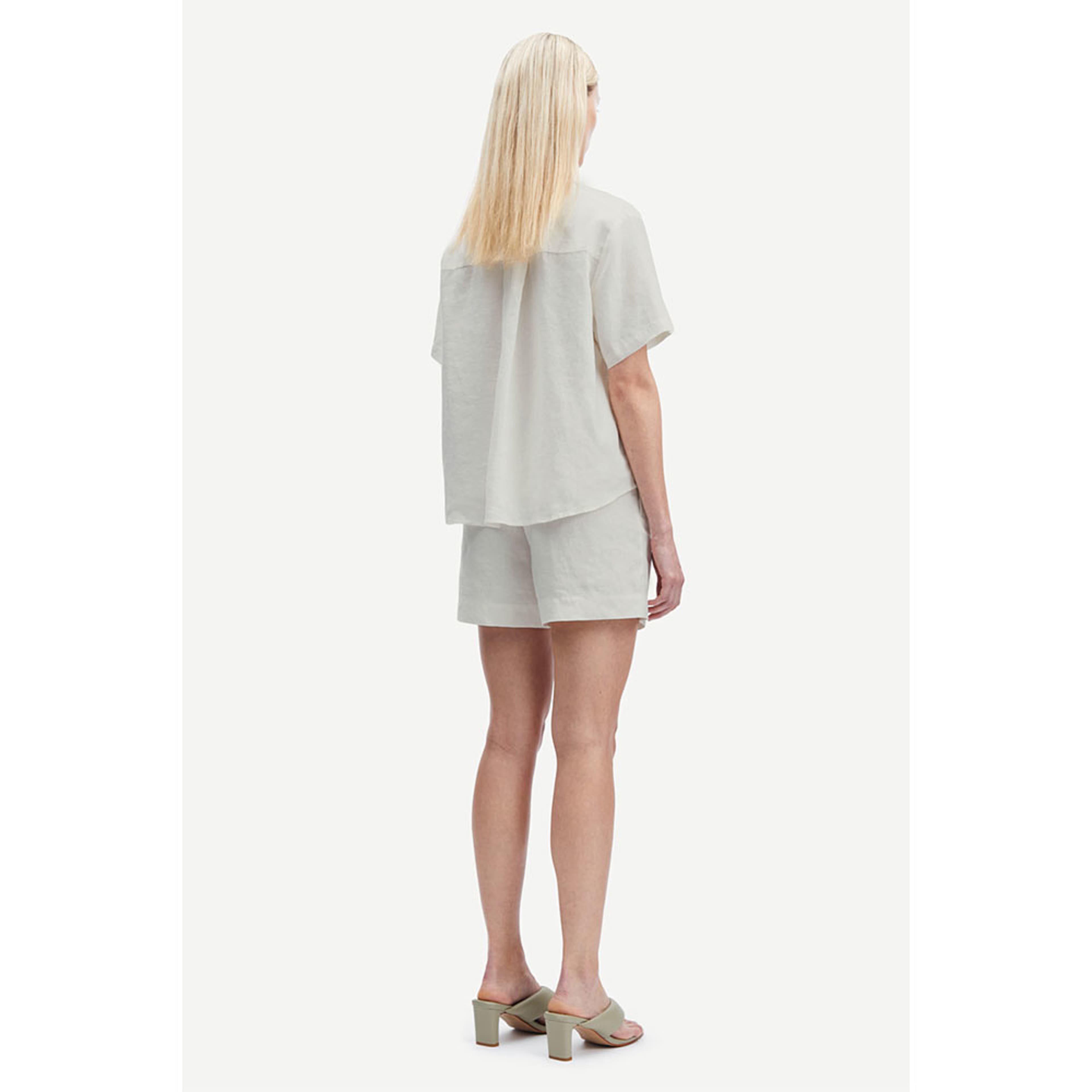 Hoys Shorts 14329, från SAMSOE SAMSOE, i färgen Pristine. Klicka för att öppna bilden i stort format