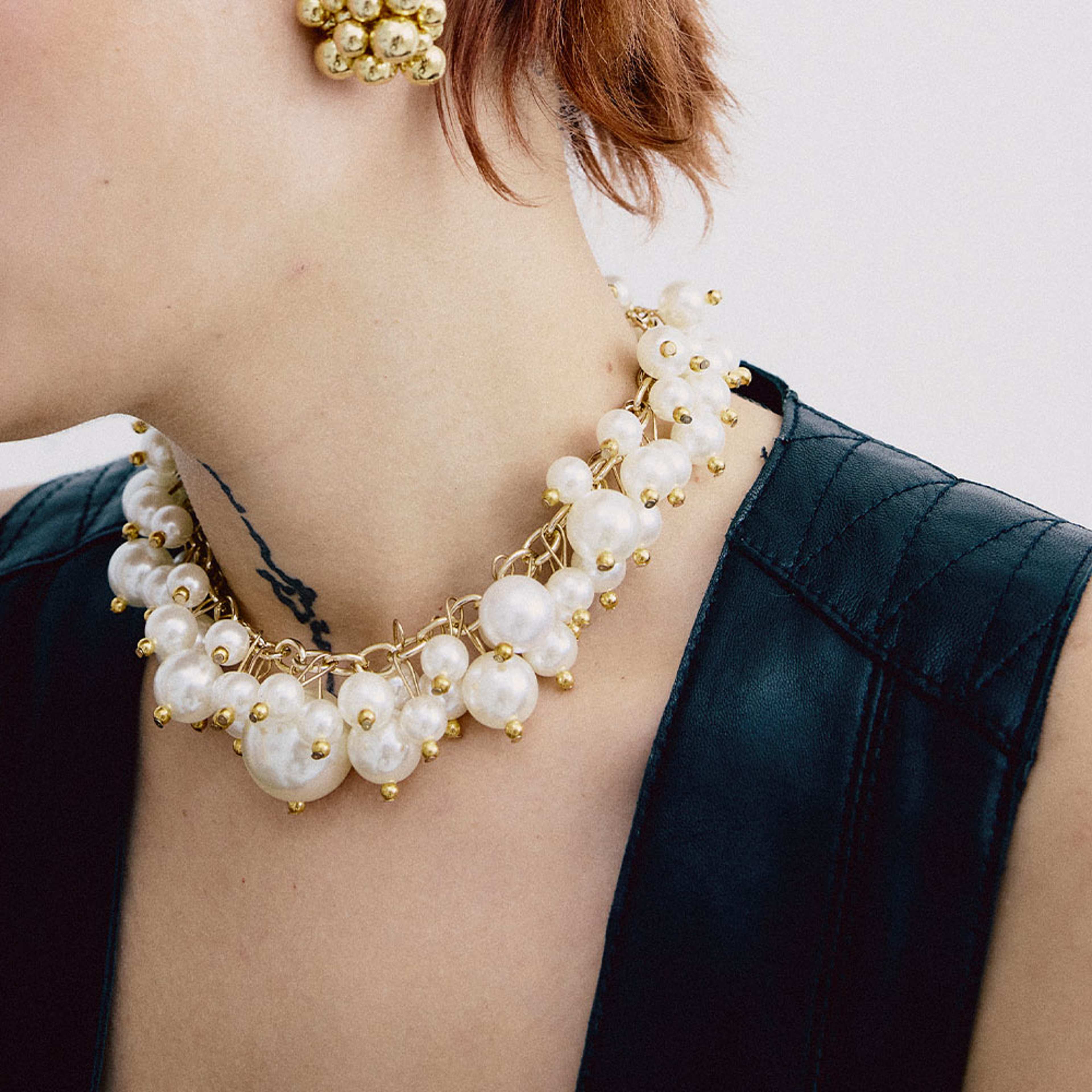 Manilla Örhängen, från WOS, i färgen Gold. Klicka för att öppna bilden i stort format