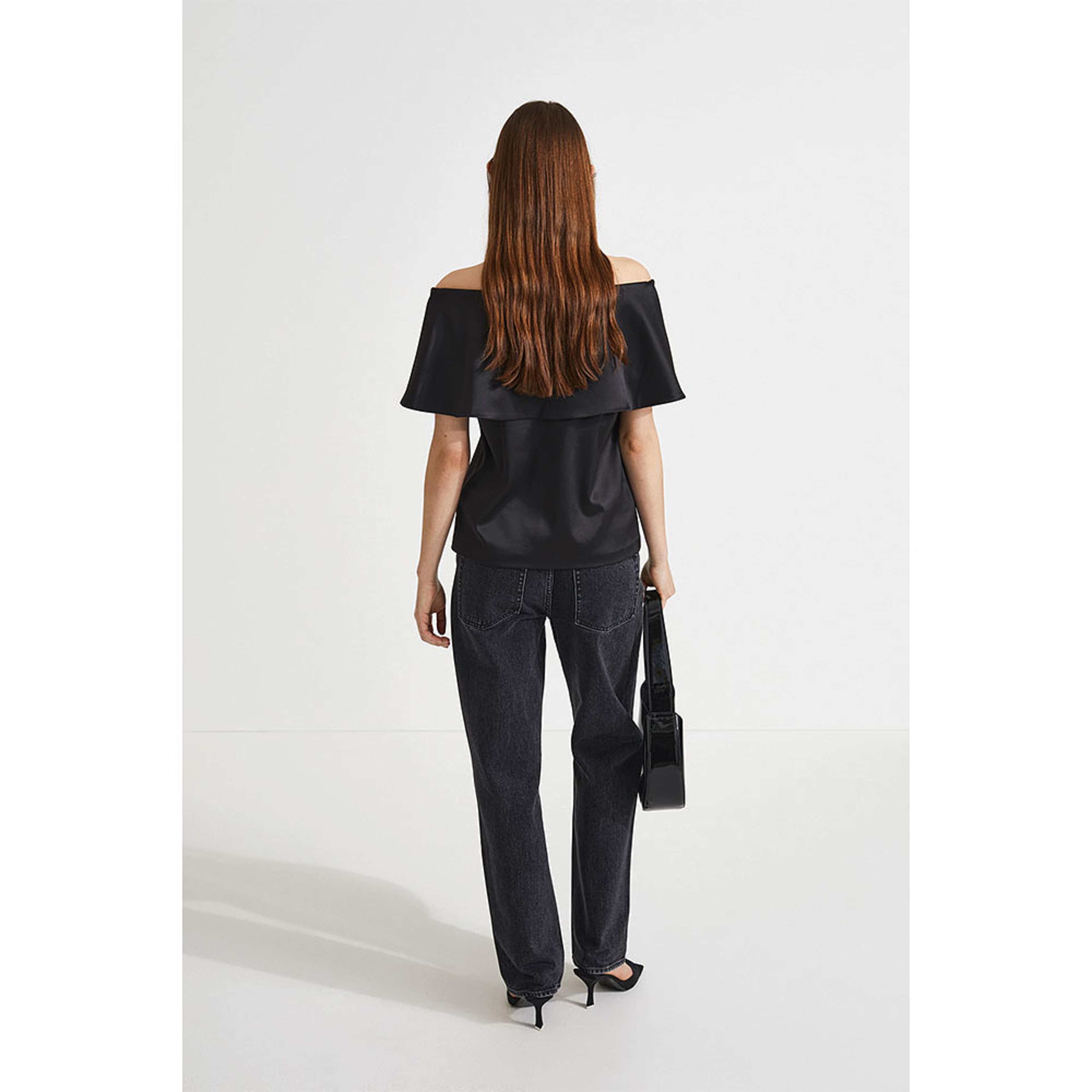Beatrice Top, från Stylein, i färgen Black. Klicka för att öppna bilden i stort format