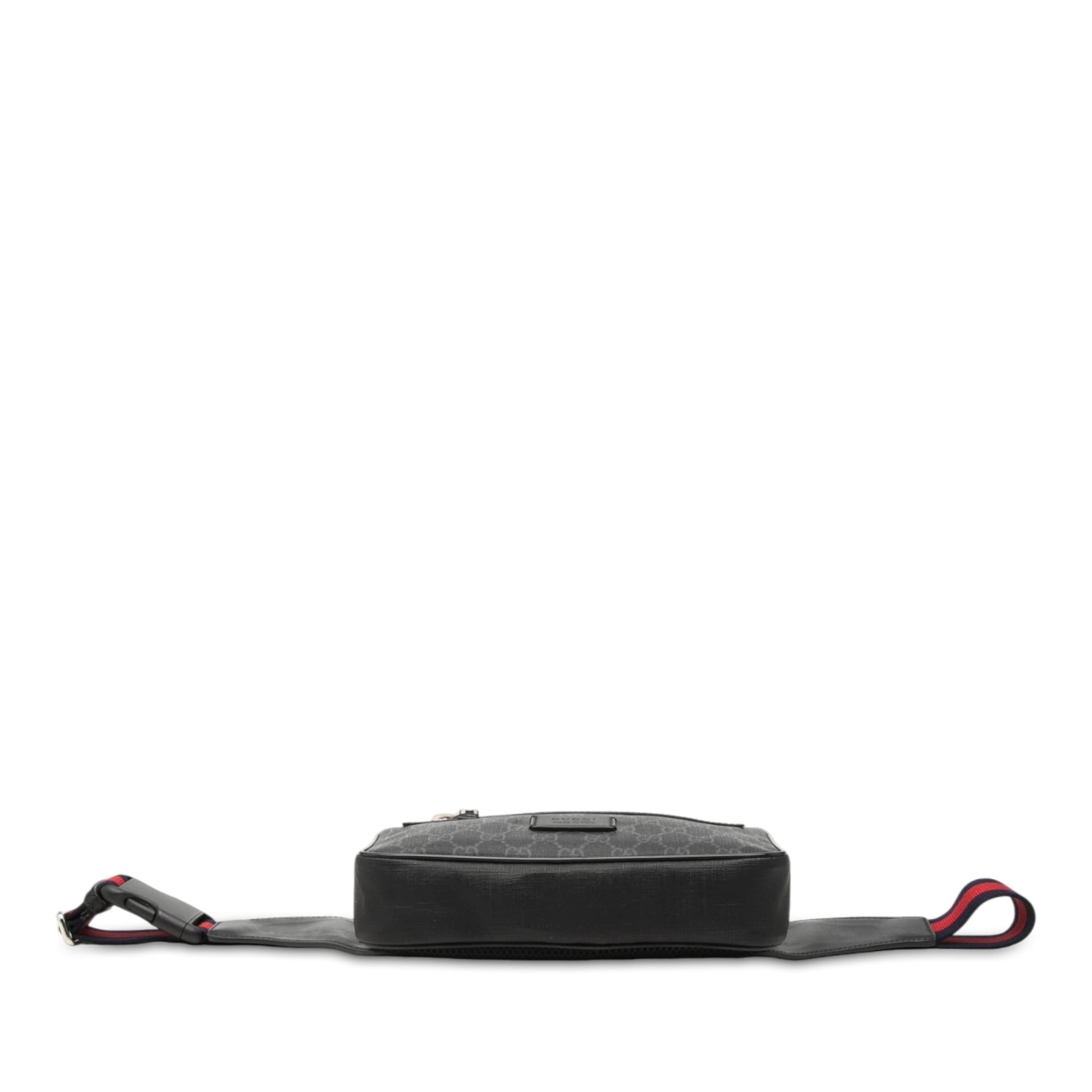 Gucci Gg Supreme Web Belt Bag, från Luxclusif, i färgen svart. Klicka för att öppna bilden i stort format
