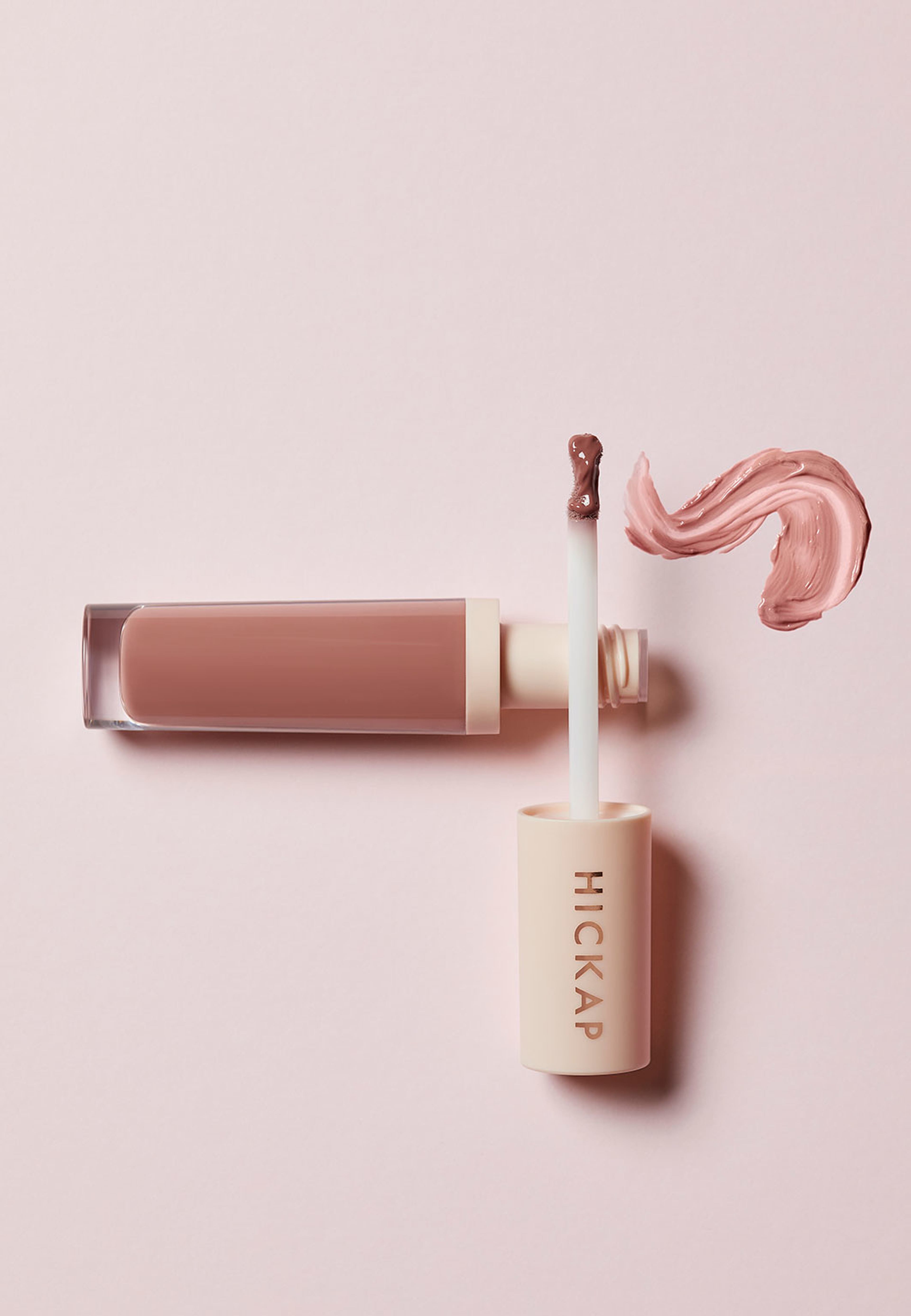 Dewy Lips Velvet Gloss