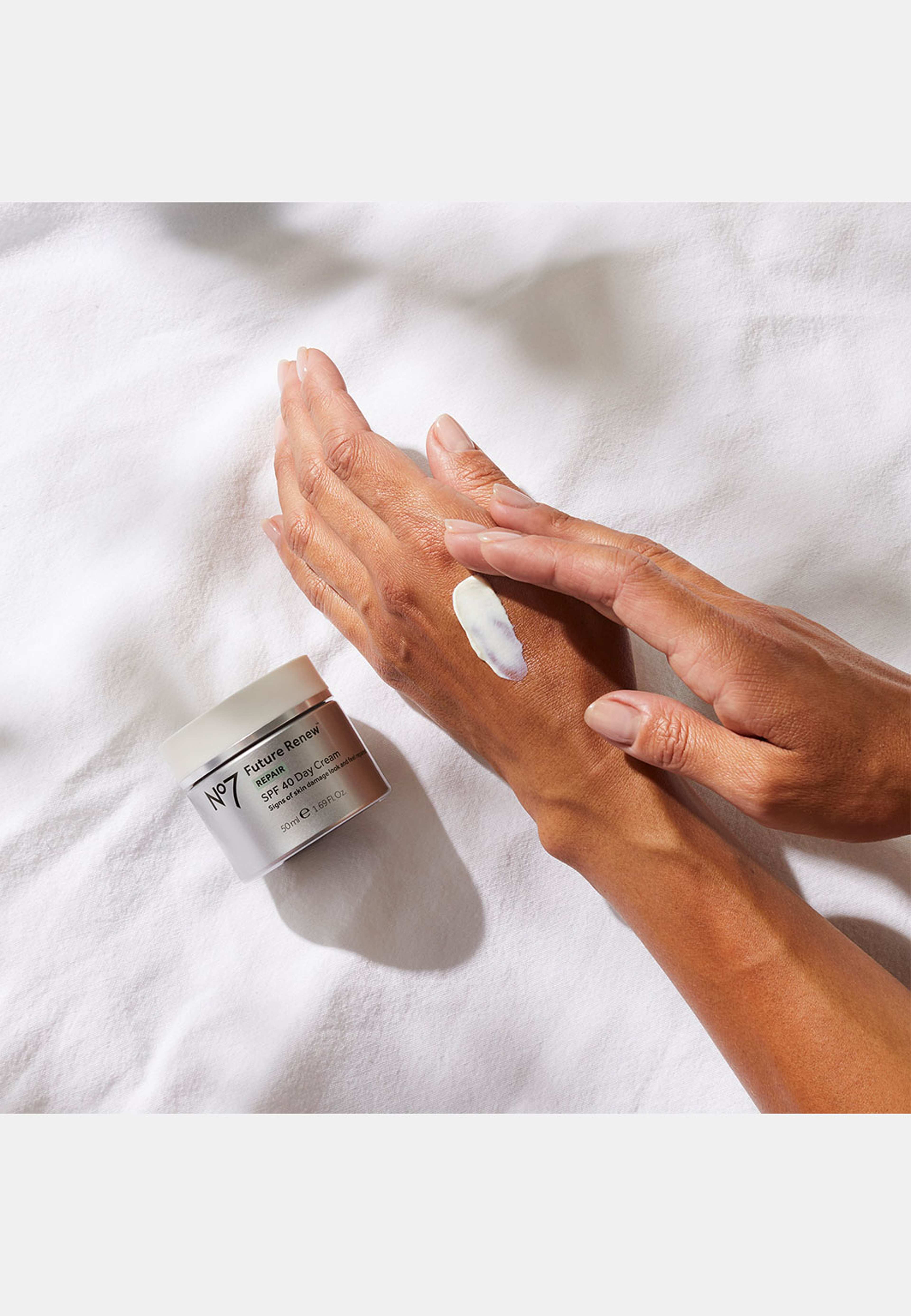 Future Renew Repair Day Cream