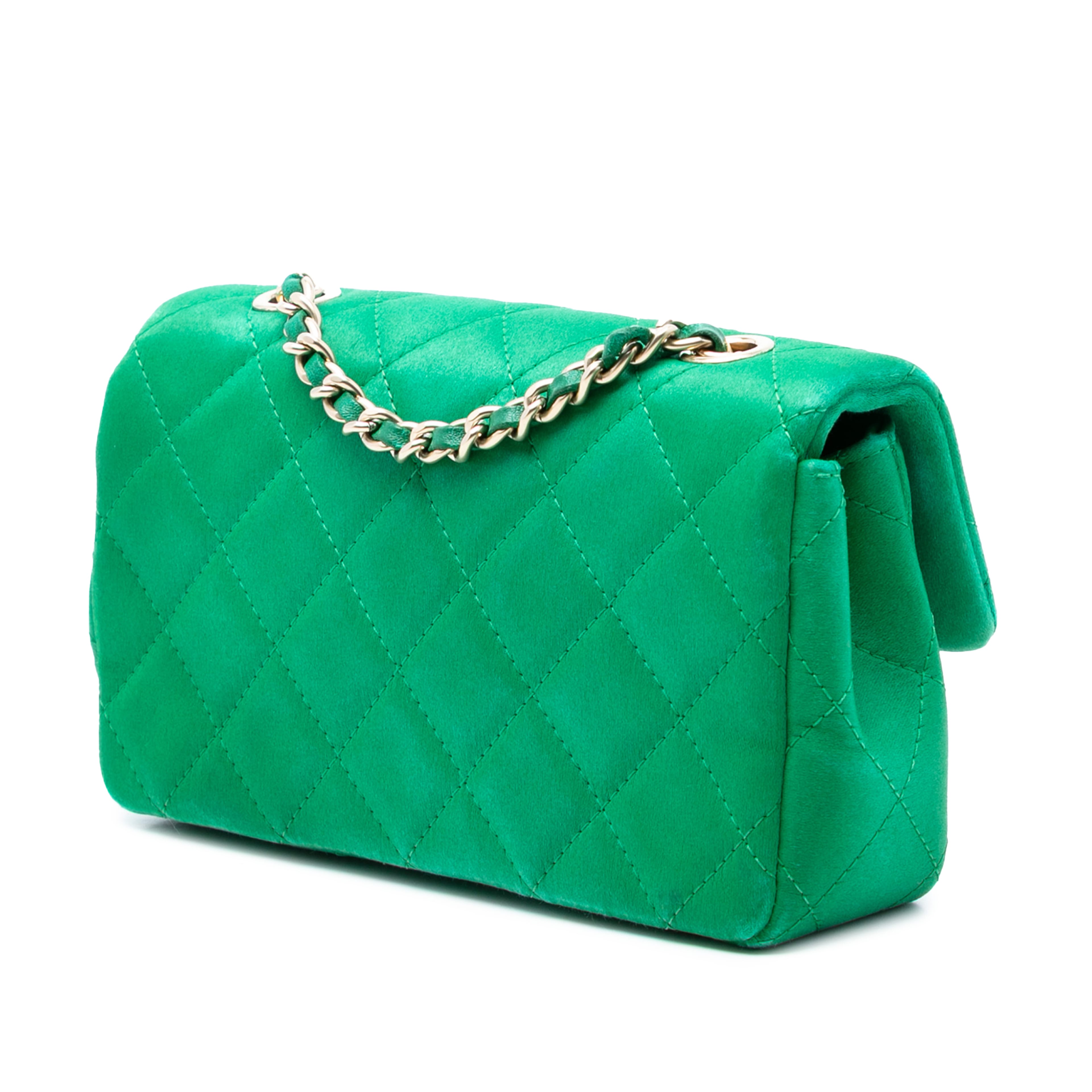 Chanel Extra Mini Rectangular Classic Satin Single Flap, från Luxclusif, i färgen green. Klicka för att öppna bilden i stort format