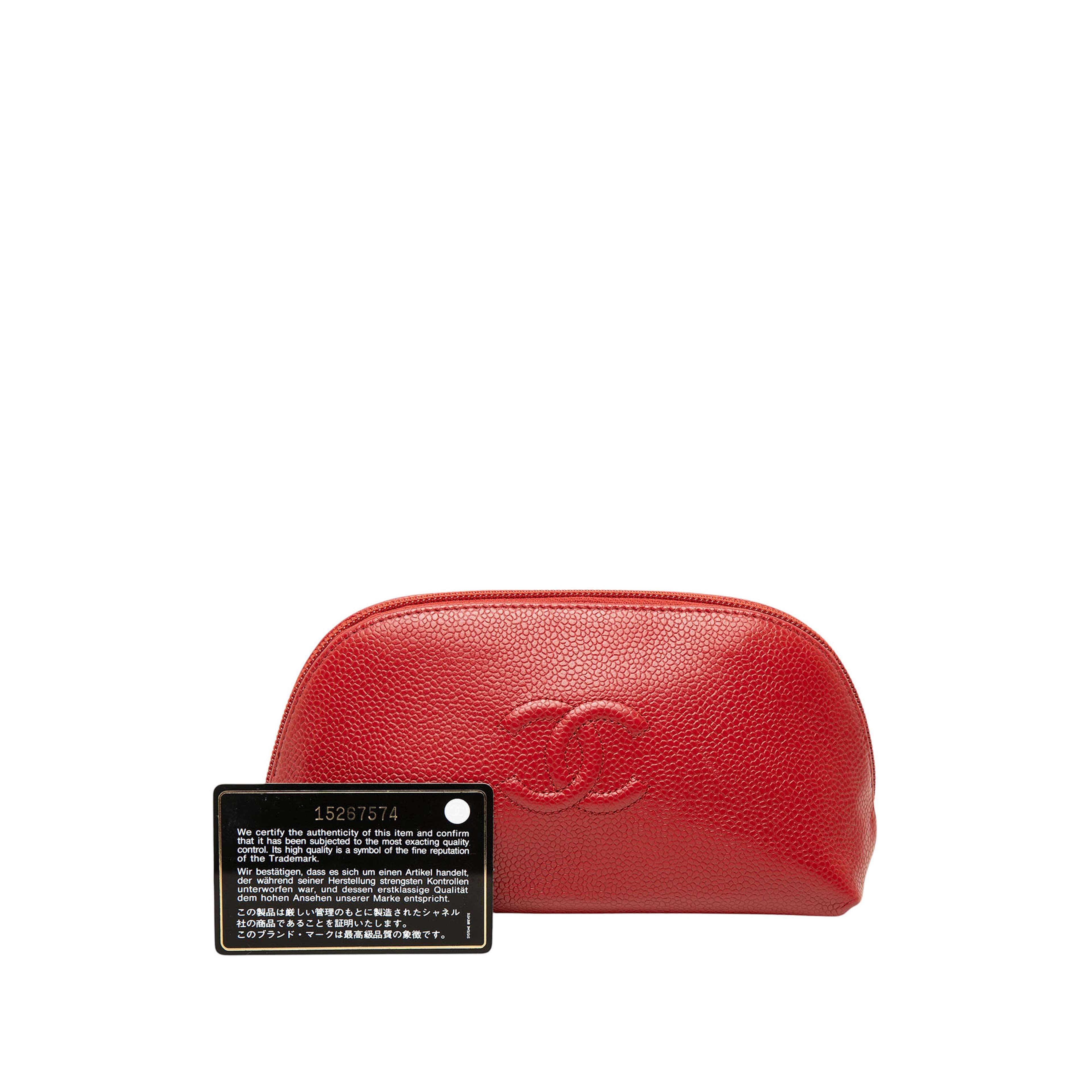 Chanel Cc Caviar Cosmetic Pouch, från Luxclusif, i färgen röd. Klicka för att öppna bilden i stort format