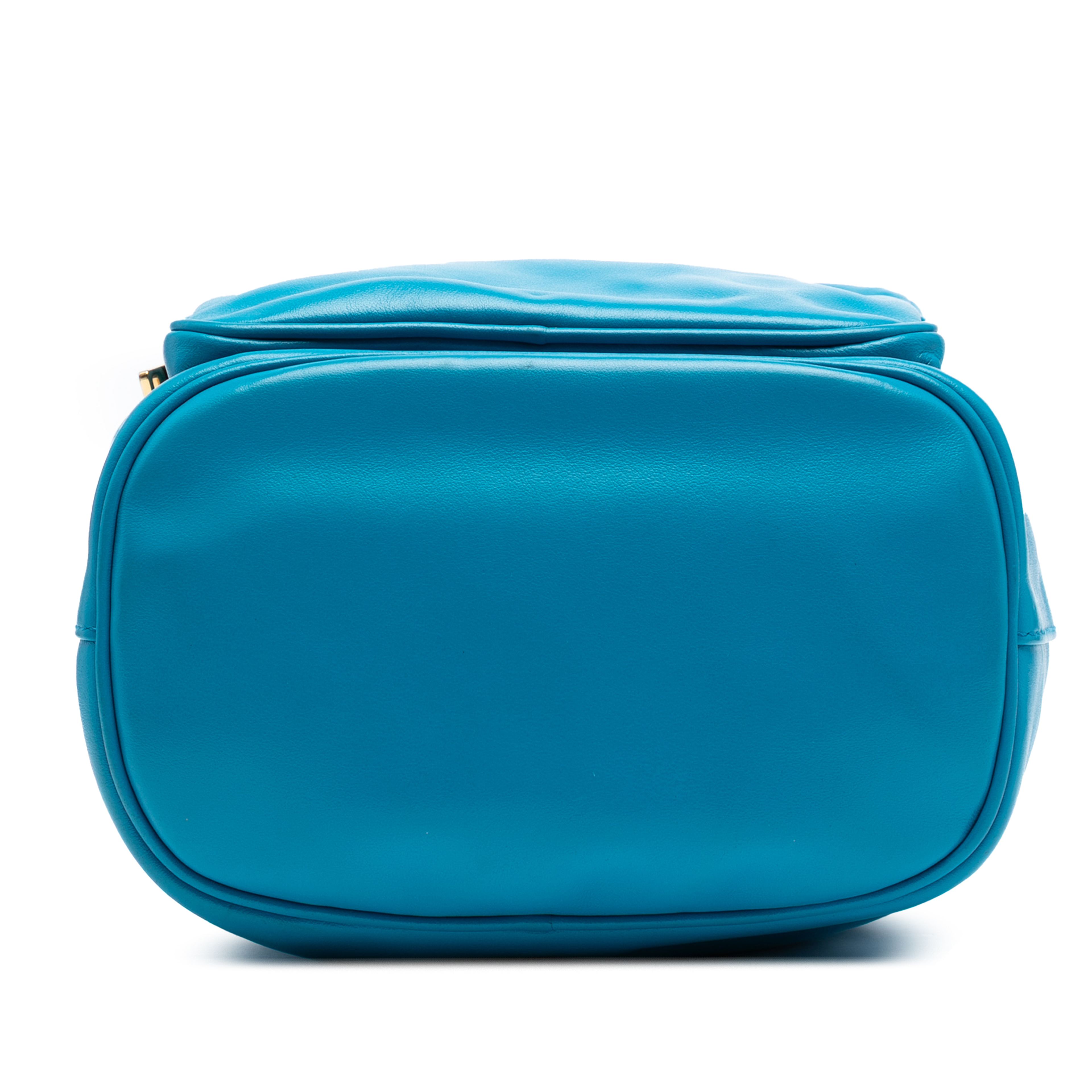 Prada Mini Soft Calf Drawstring Bucket Bag, från Luxclusif, i färgen blue. Klicka för att öppna bilden i stort format