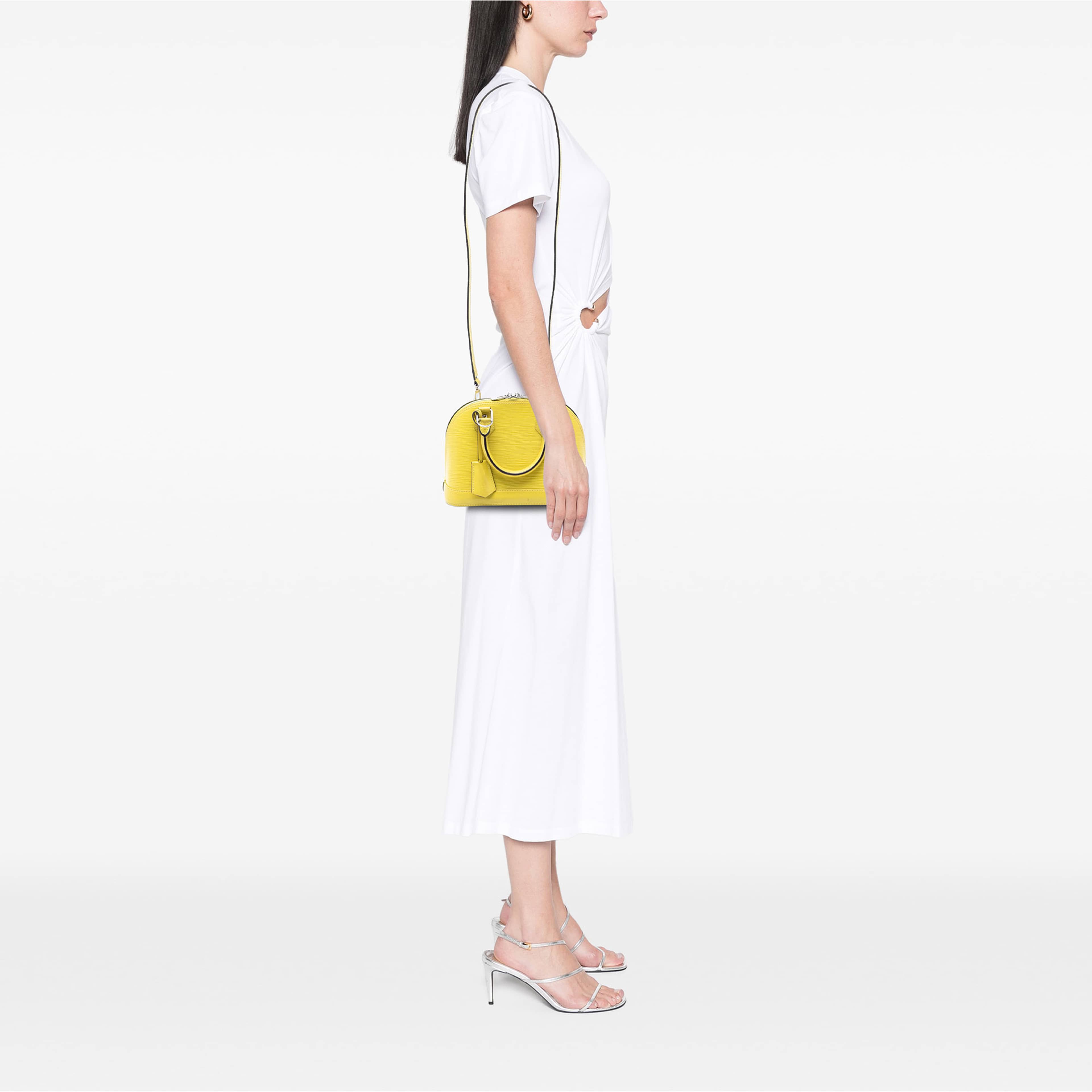 Louis Vuitton Epi Alma Bb, från Luxclusif, i färgen gul. Klicka för att öppna bilden i stort format