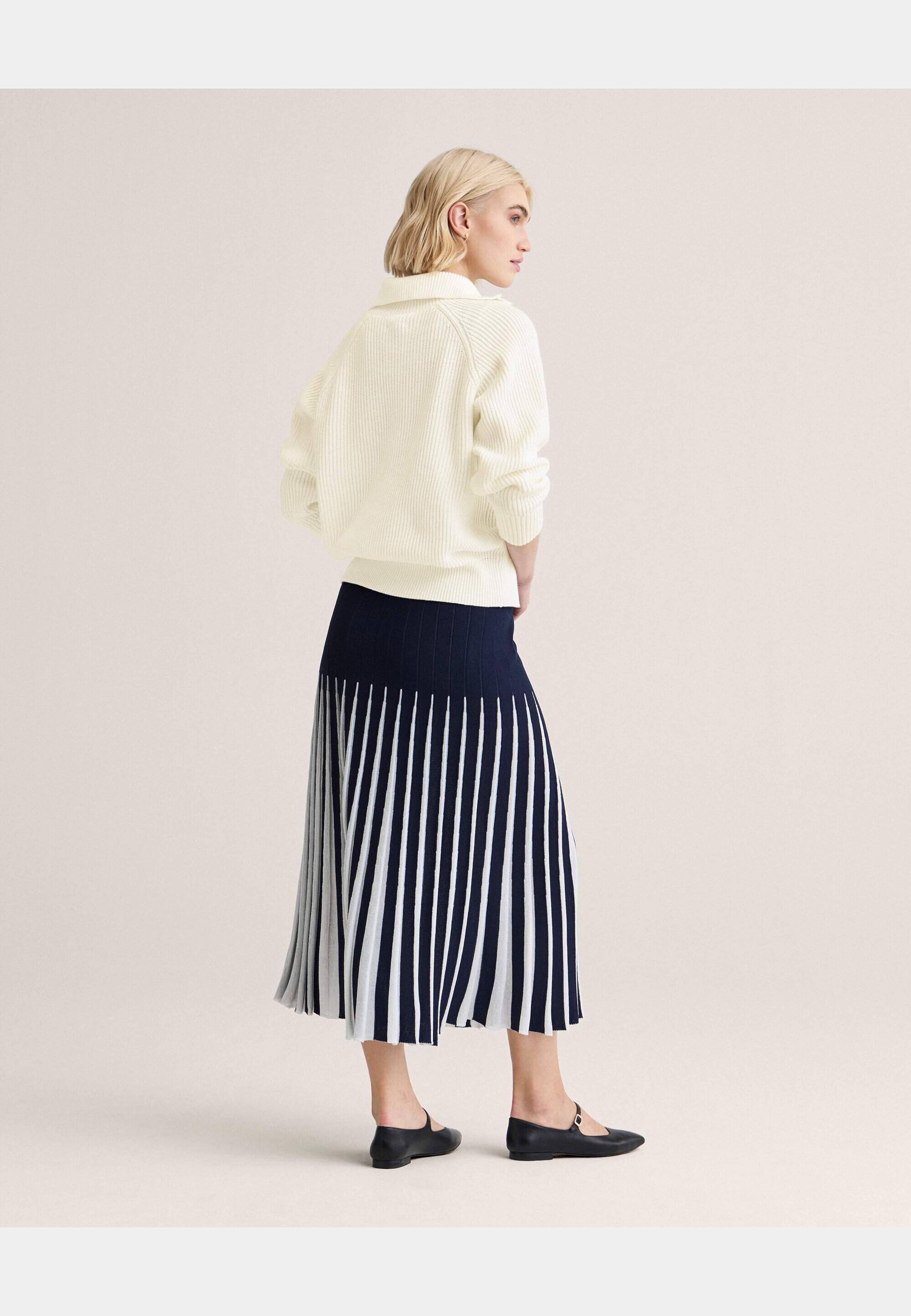 Charlie Knitted Skirt, från Newhouse, i färgen marinblå. Klicka för att öppna bilden i stort format