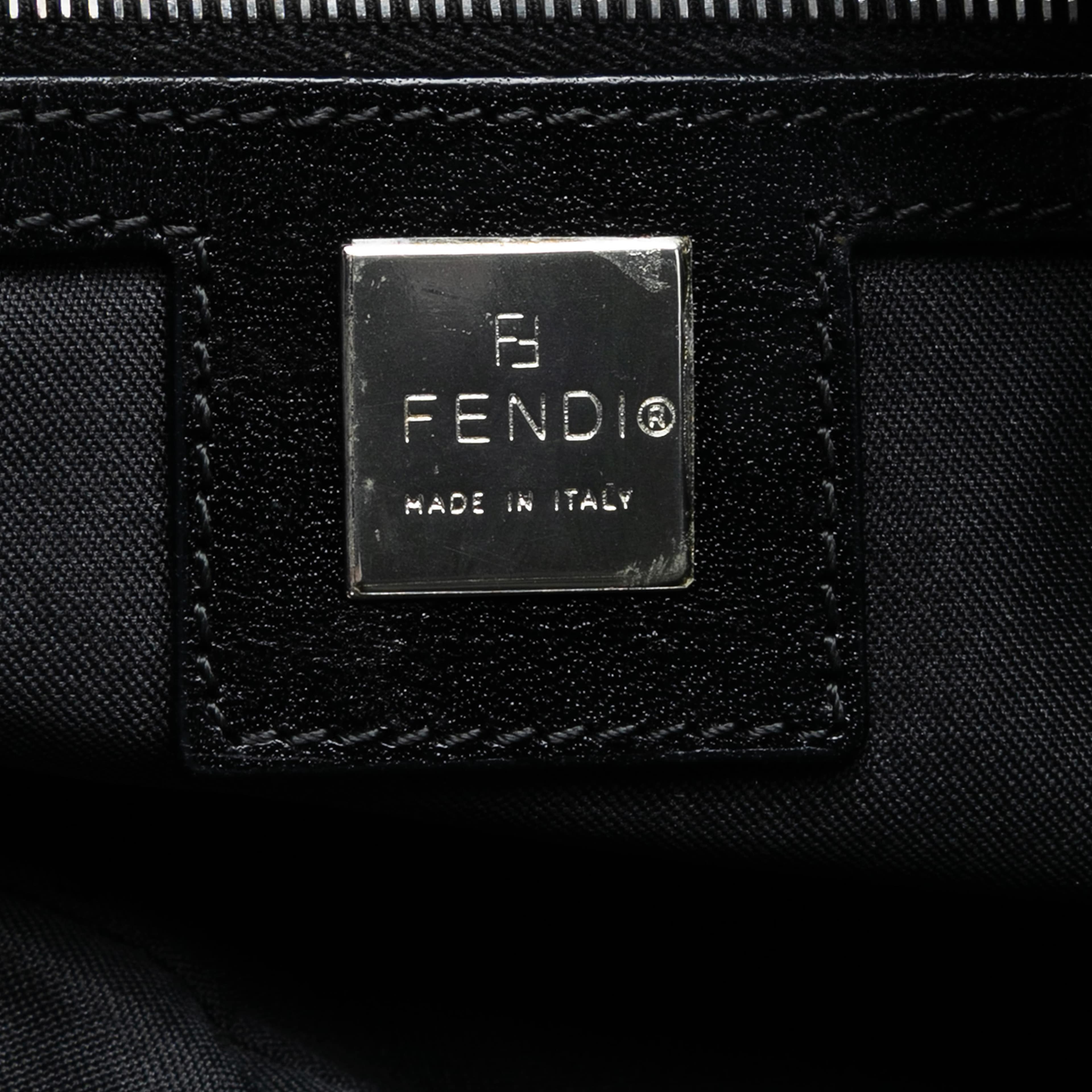 Fendi Zucca Canvas Tote, från Luxclusif, i färgen black. Klicka för att öppna bilden i stort format