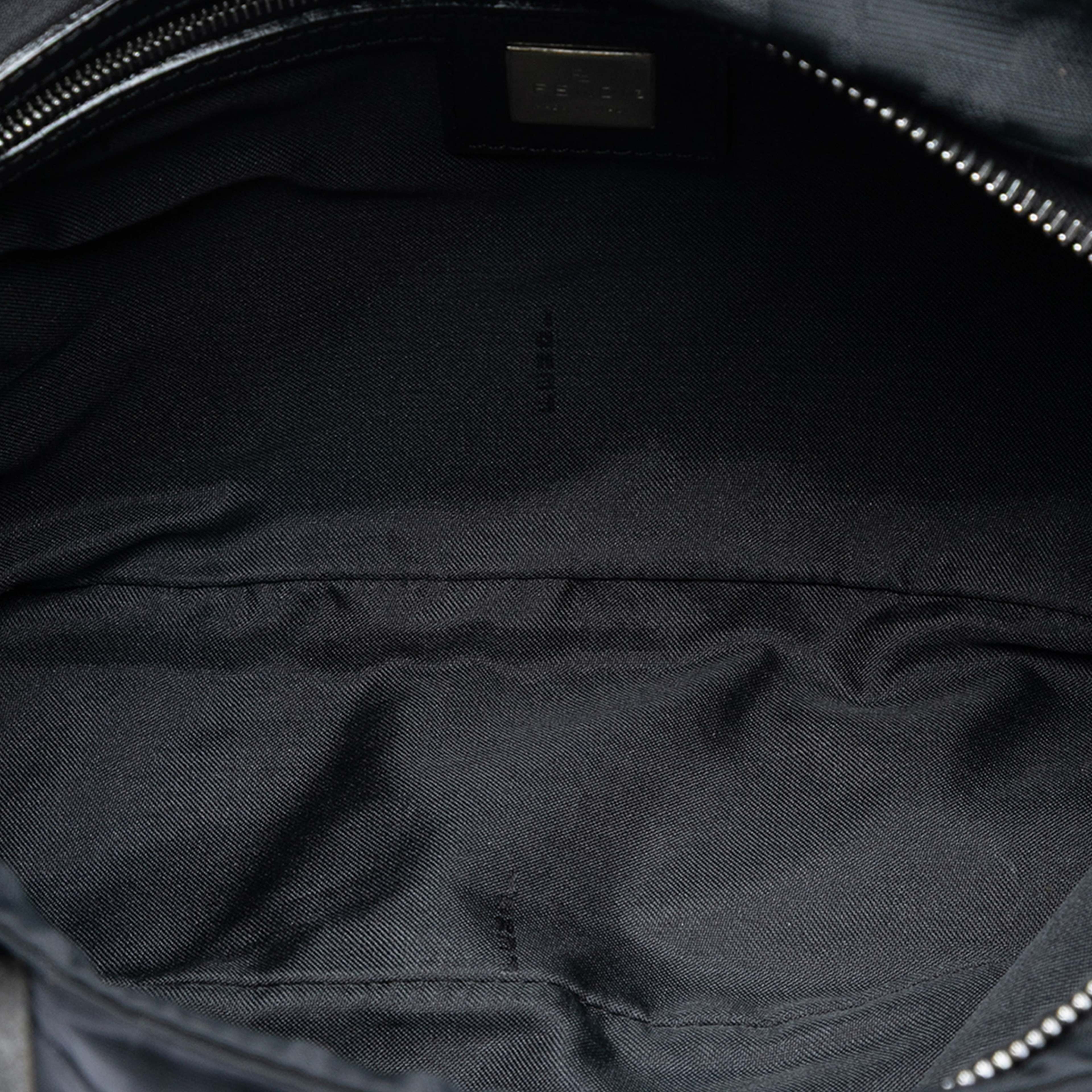 Fendi Zucca Canvas Tote, från Luxclusif, i färgen black. Klicka för att öppna bilden i stort format