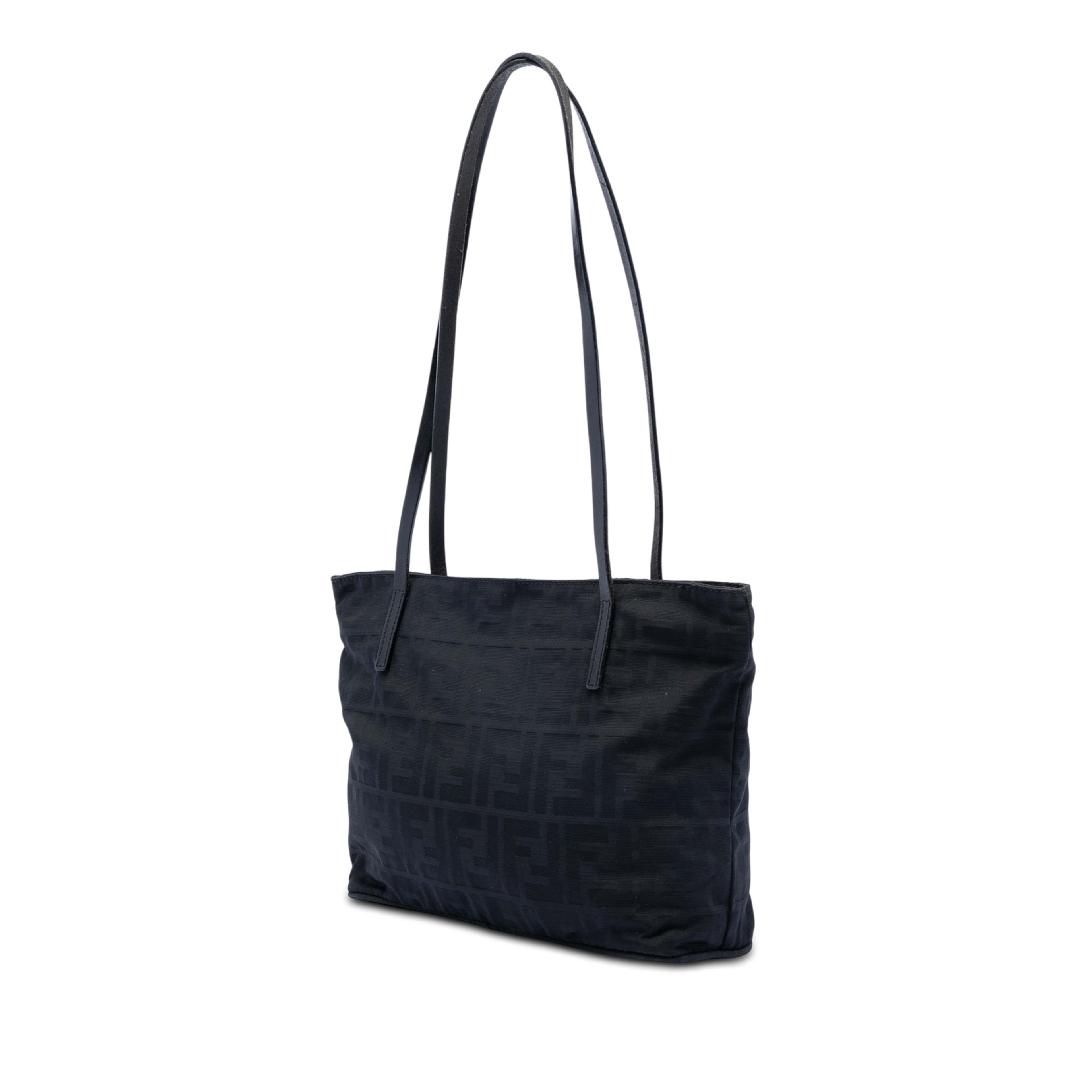 Fendi Zucca Canvas Tote, från Luxclusif, i färgen black. Klicka för att öppna bilden i stort format
