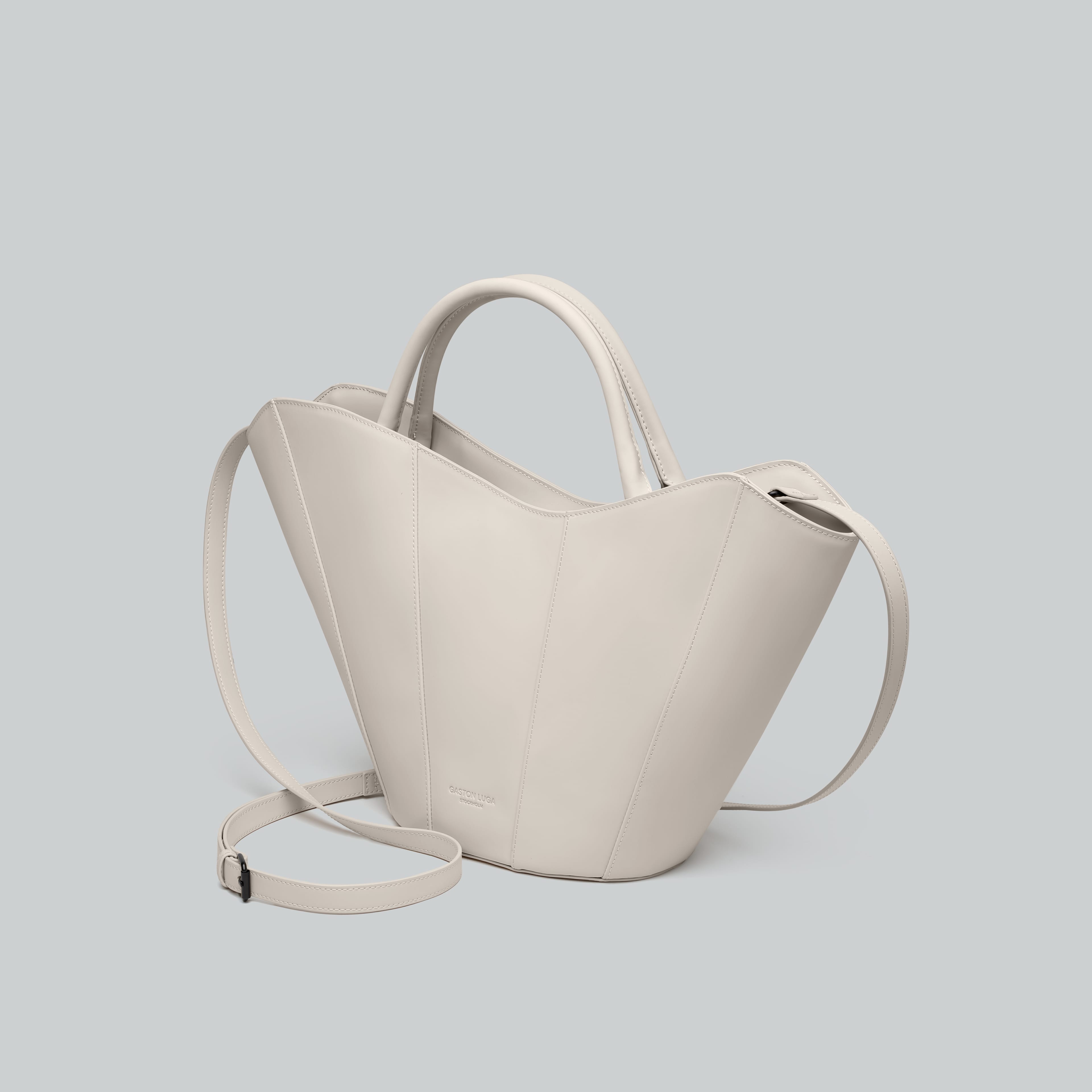 Josefine Tote, från Gaston Luga, i färgen cloud cream.