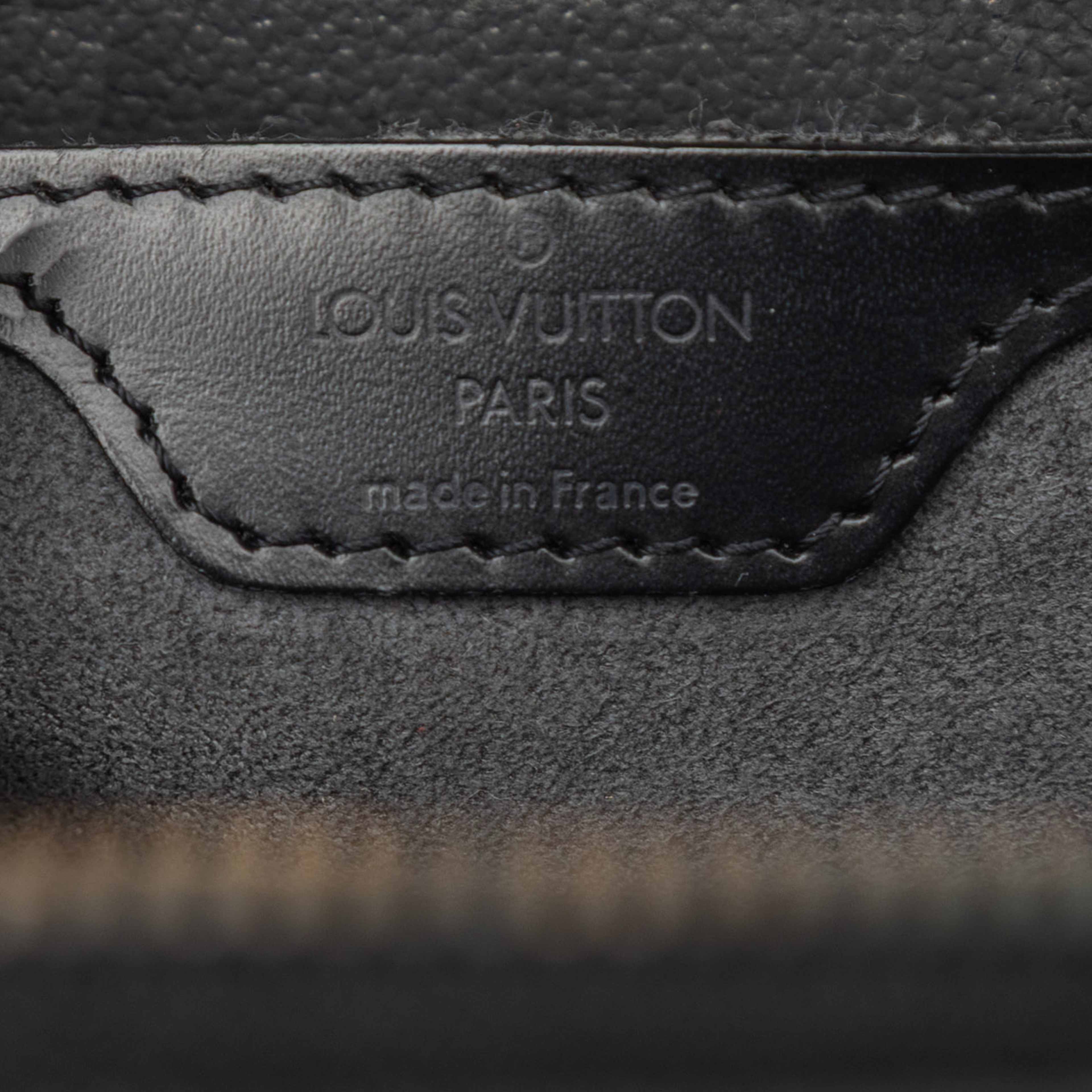 Louis Vuitton Epi Mabillon, från Luxclusif, i färgen black. Klicka för att öppna bilden i stort format