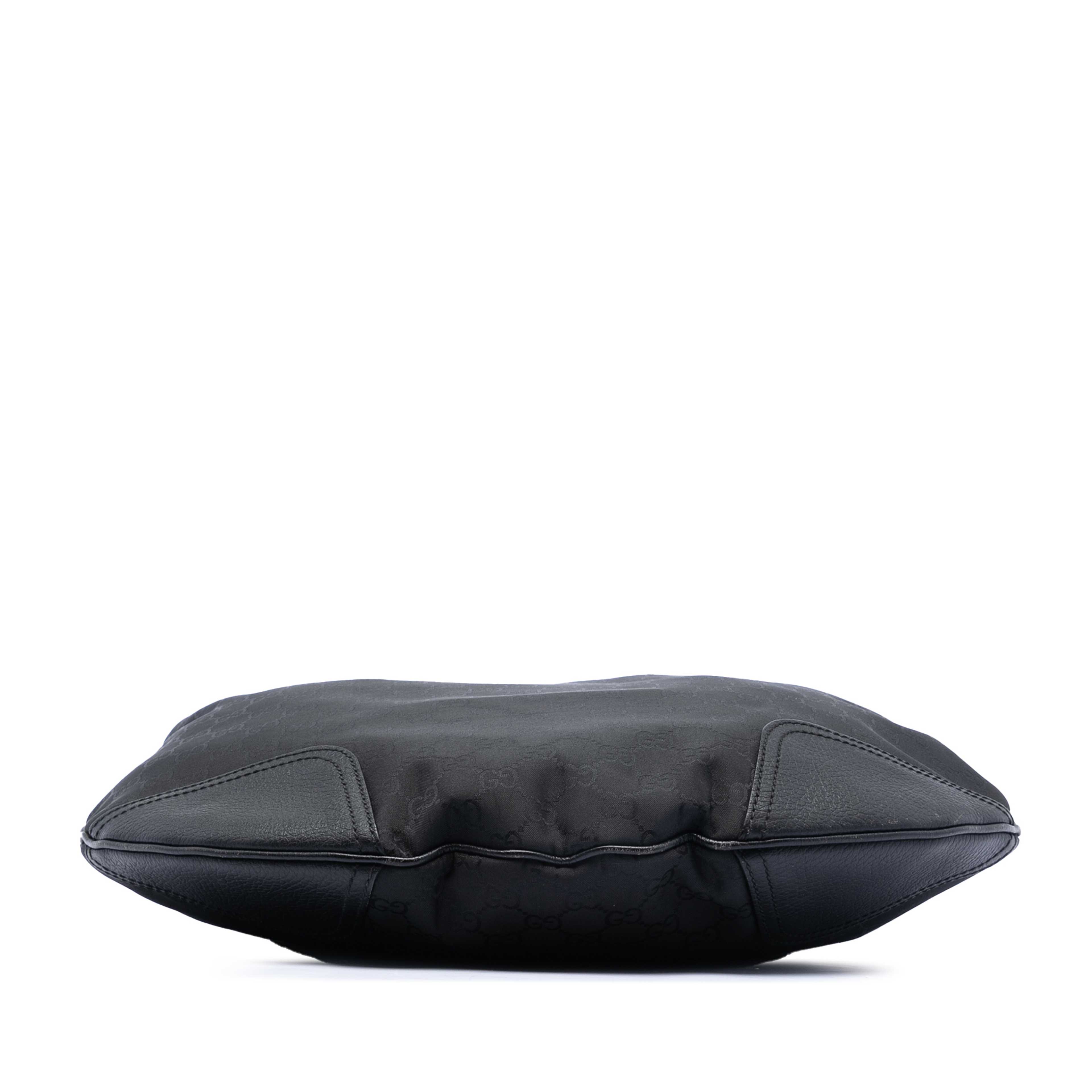 Gucci Gg Canvas Princy Hobo, från Luxclusif, i färgen black. Klicka för att öppna bilden i stort format