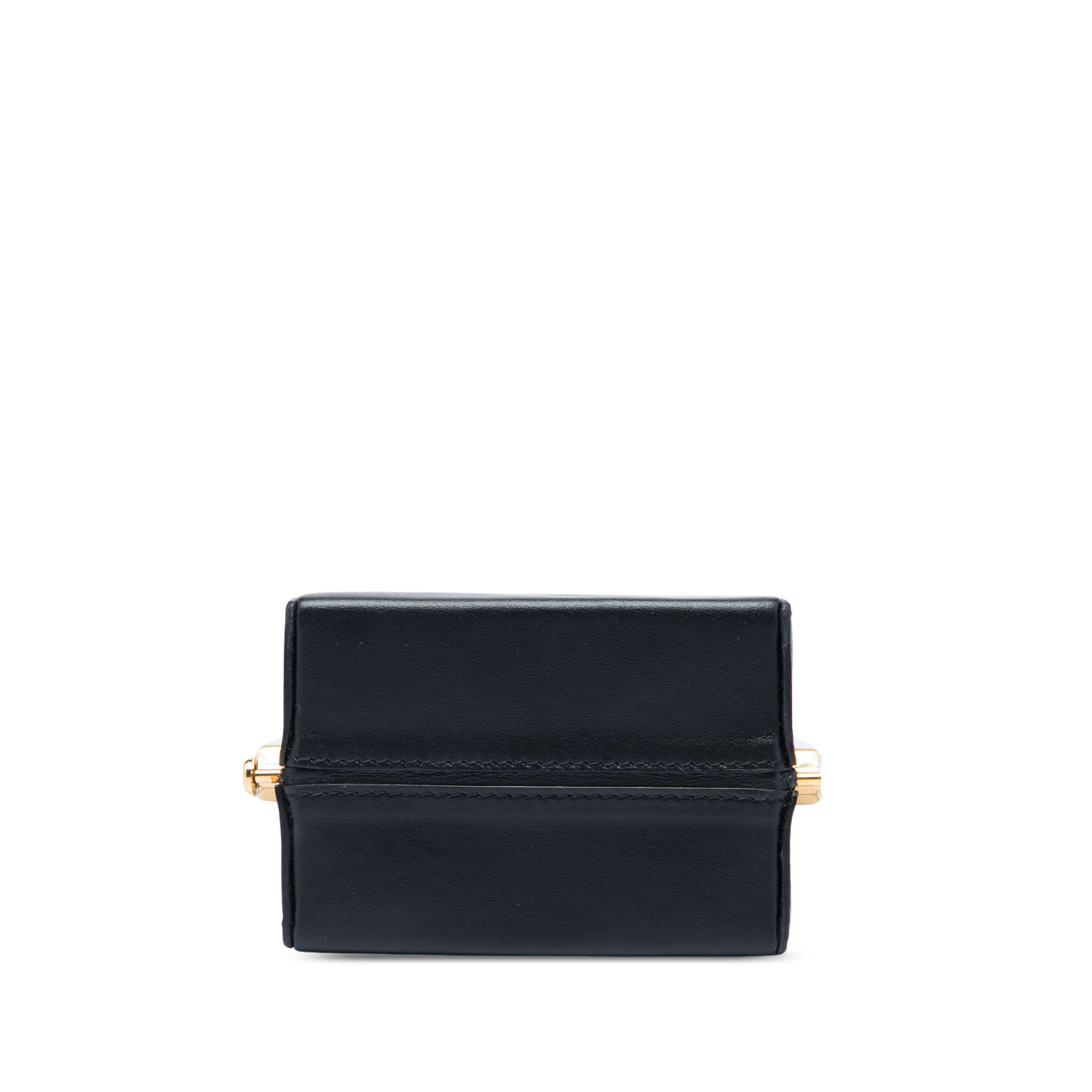 Celine Calfskin Triomphe Lana Minaudiere, från Luxclusif, i färgen svart. Klicka för att öppna bilden i stort format