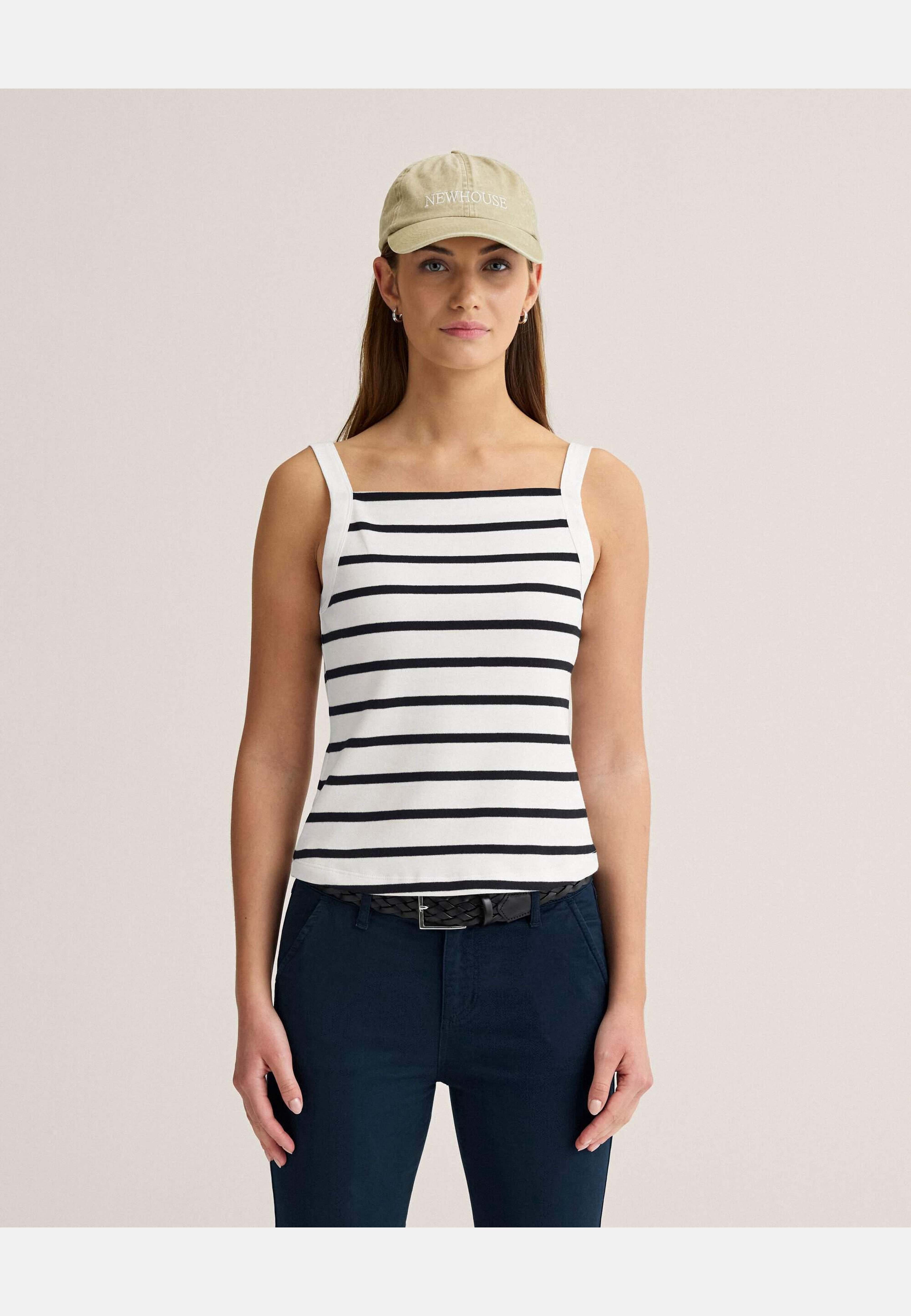 Tammy Top, från Newhouse, i färgen offwhite. Klicka för att öppna bilden i stort format