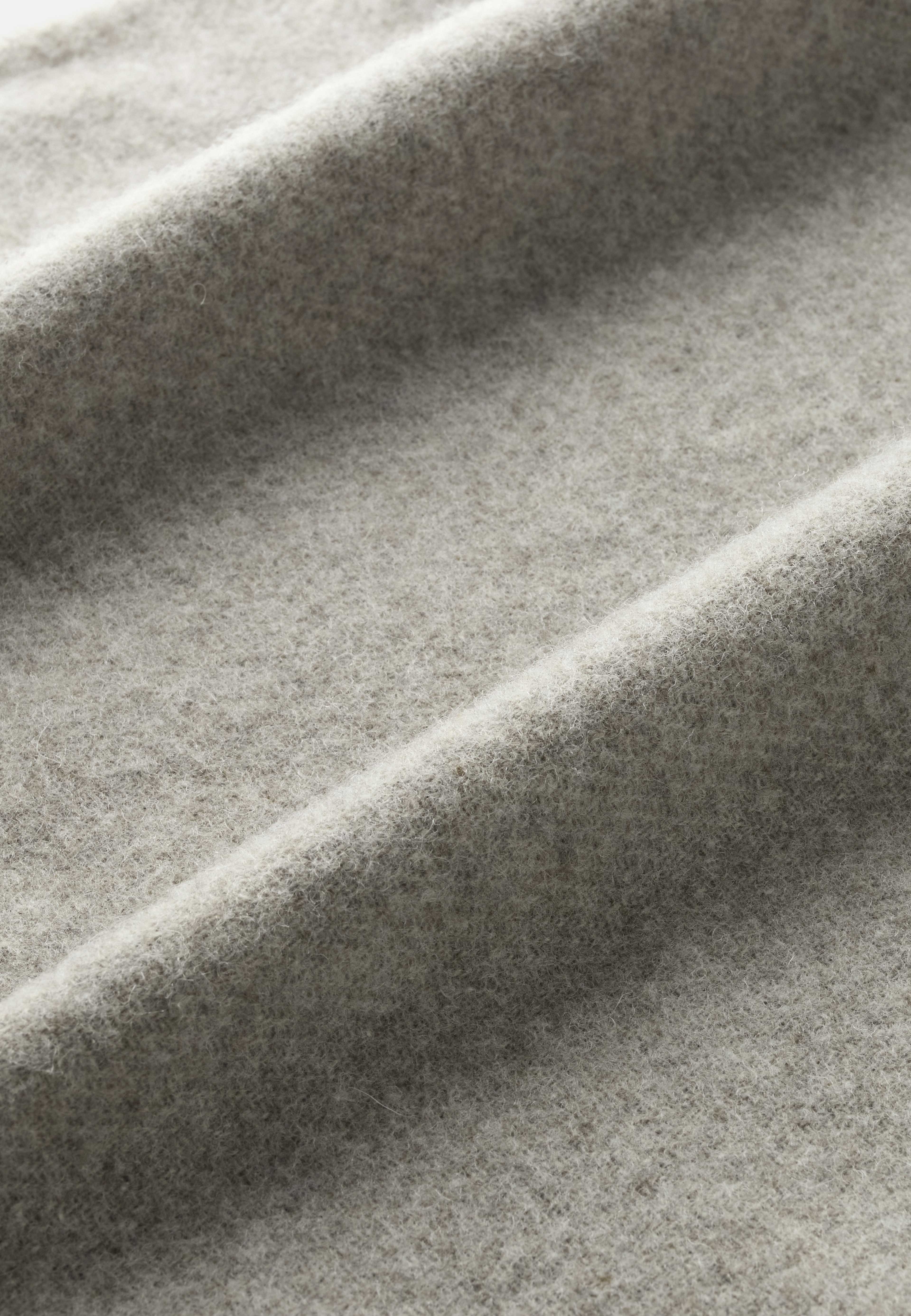 Wool Scarf, från Filippa K, i färgen Dk Taupe. Klicka för att öppna bilden i stort format