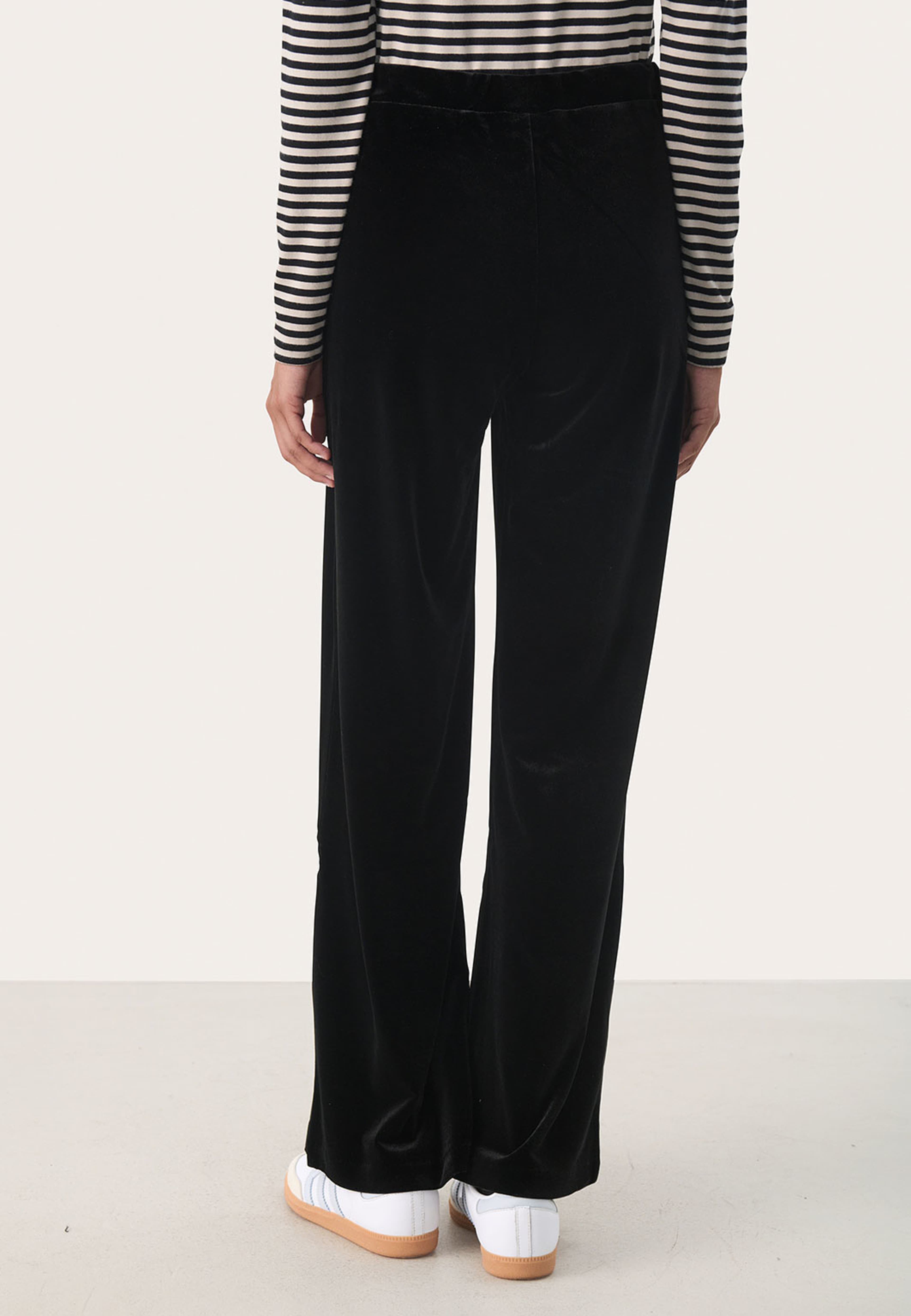 DorellasPW PA, från Part Two, i färgen Black. Klicka för att öppna bilden i stort format