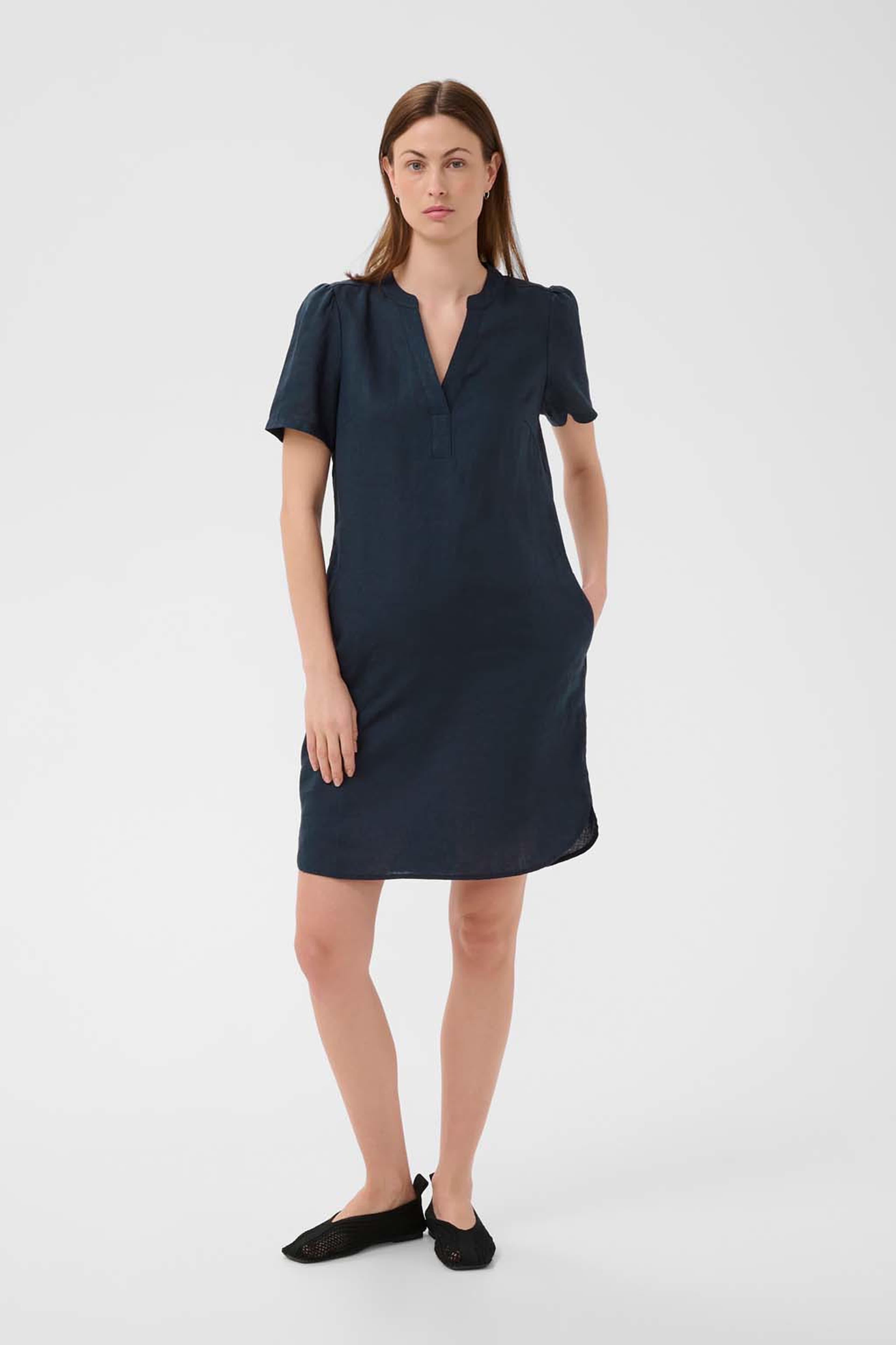 AminasePW Dress, från Part Two, i färgen After Midnight. Klicka för att öppna bilden i stort format