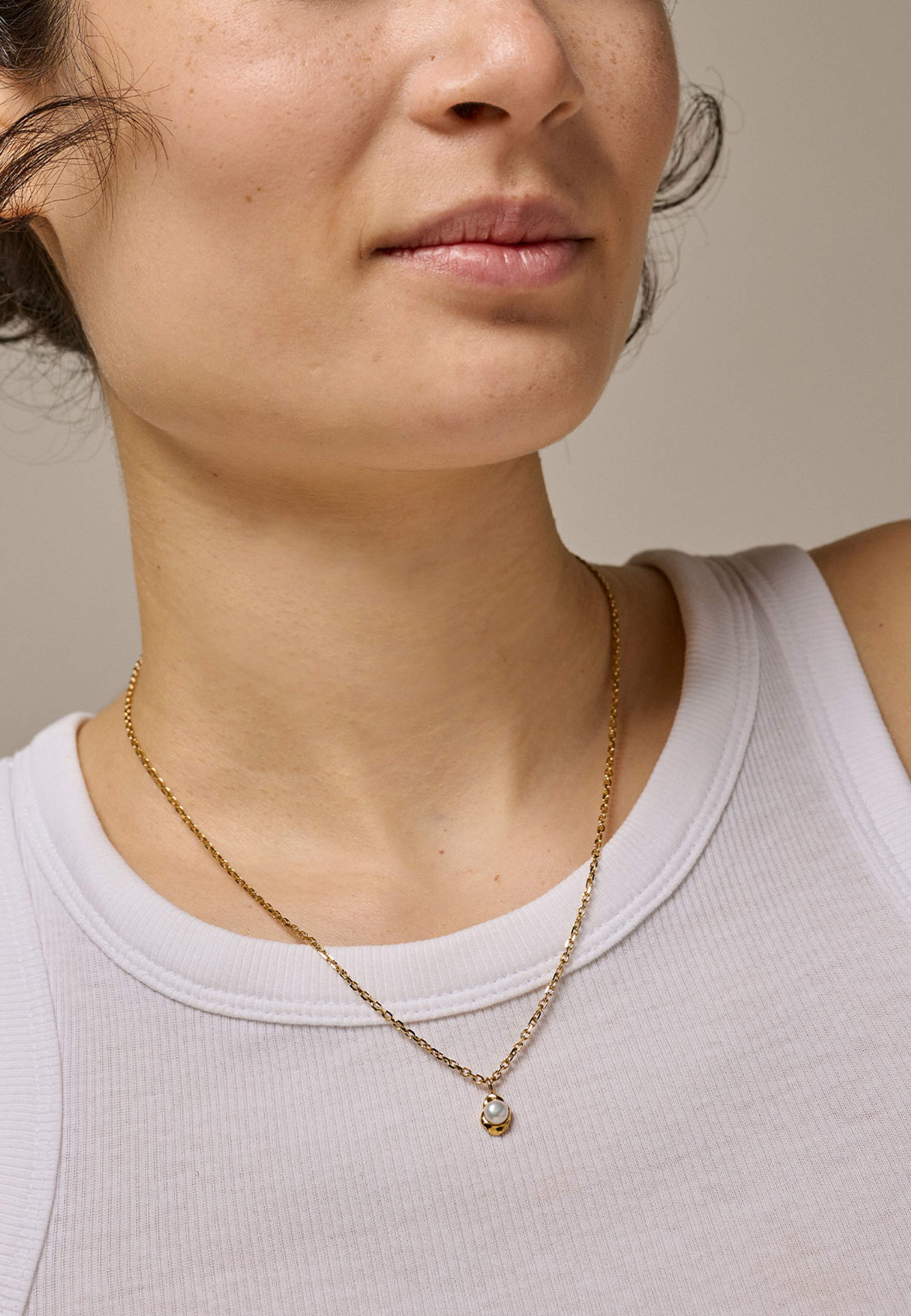 Halsband, Darla