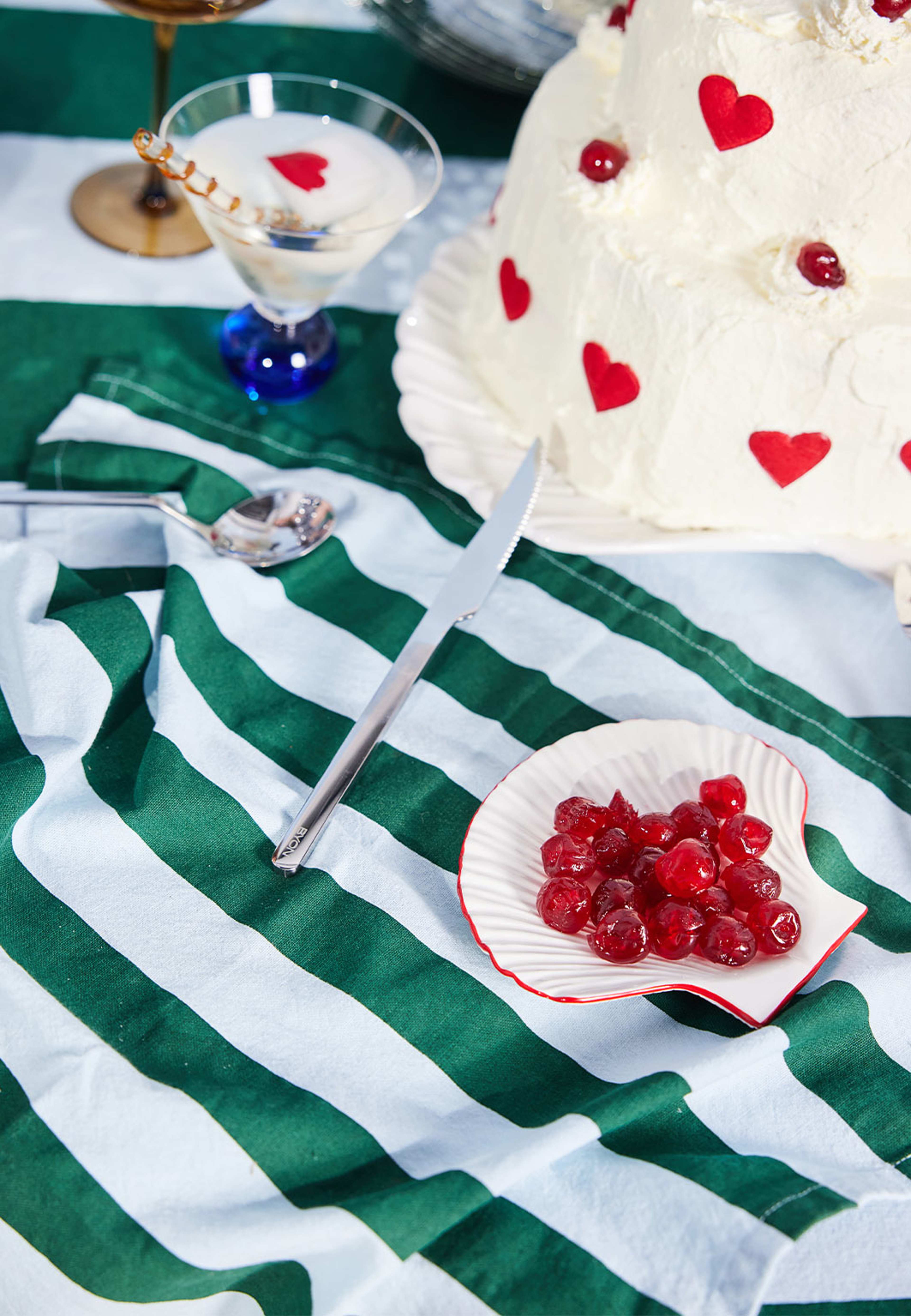 Bestick Frank 16 delar, från Byon, i färgen Silver. Klicka för att öppna bilden i stort format