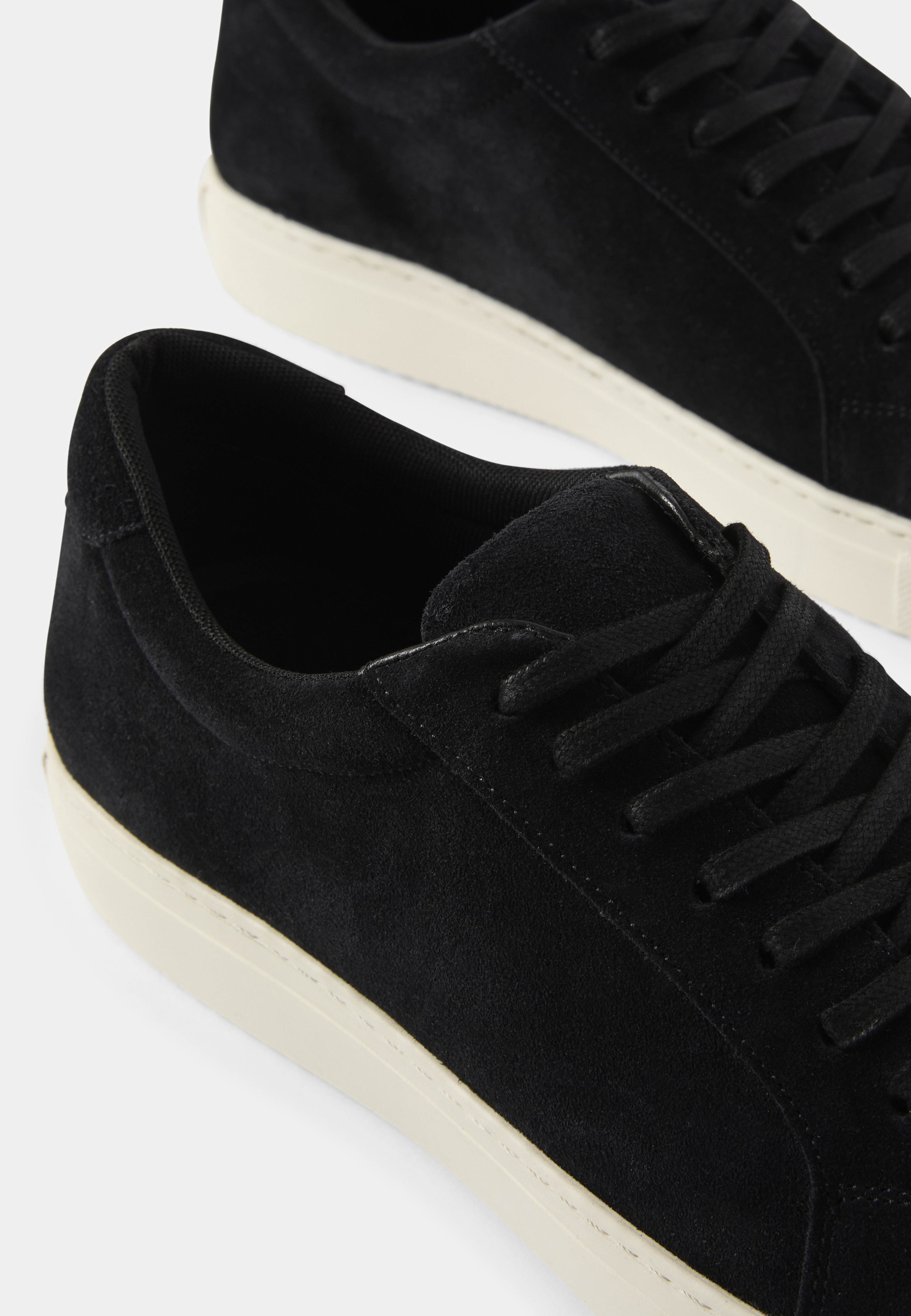 Sneakers i mocka