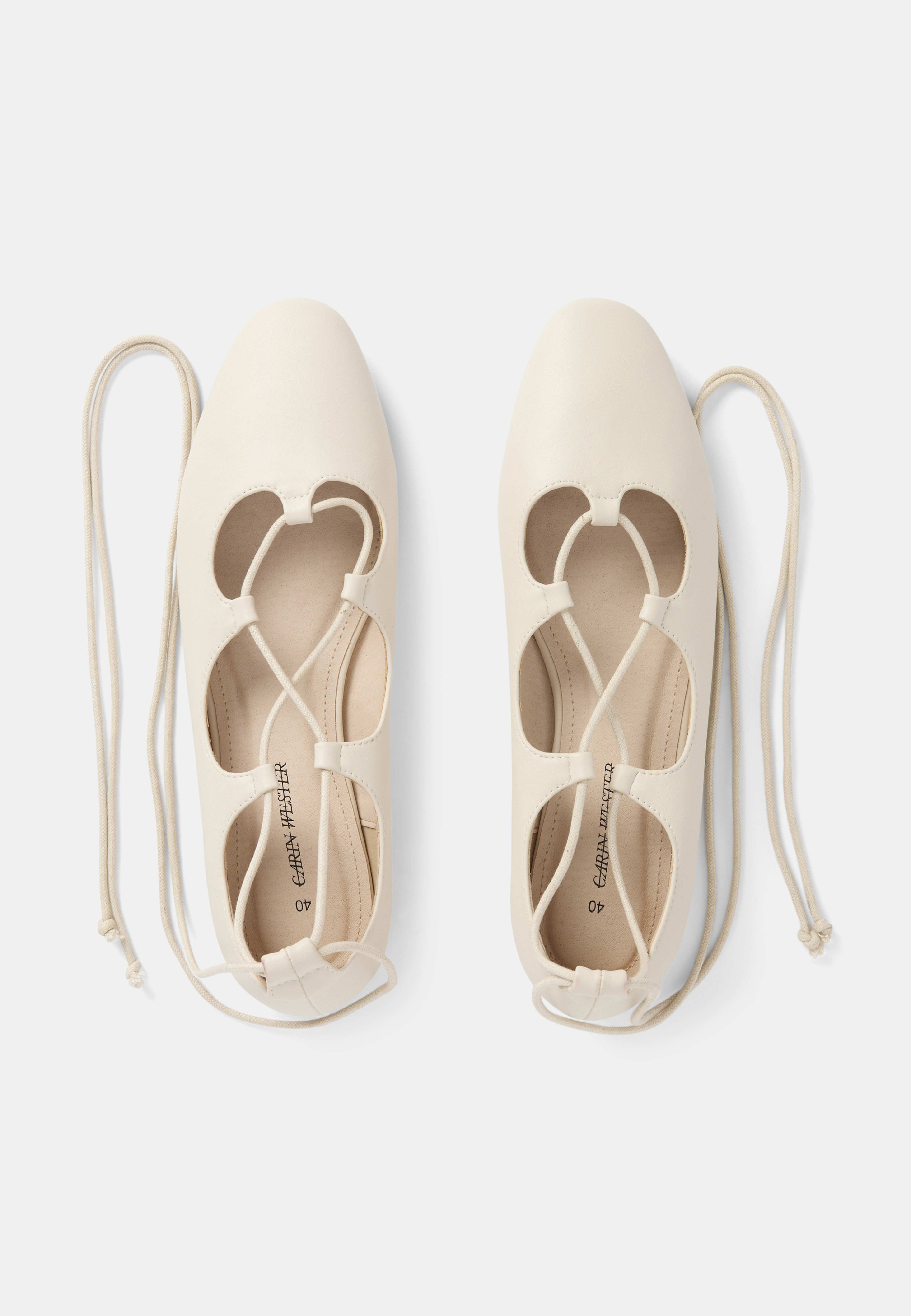 Ballerinaskor med snörning
