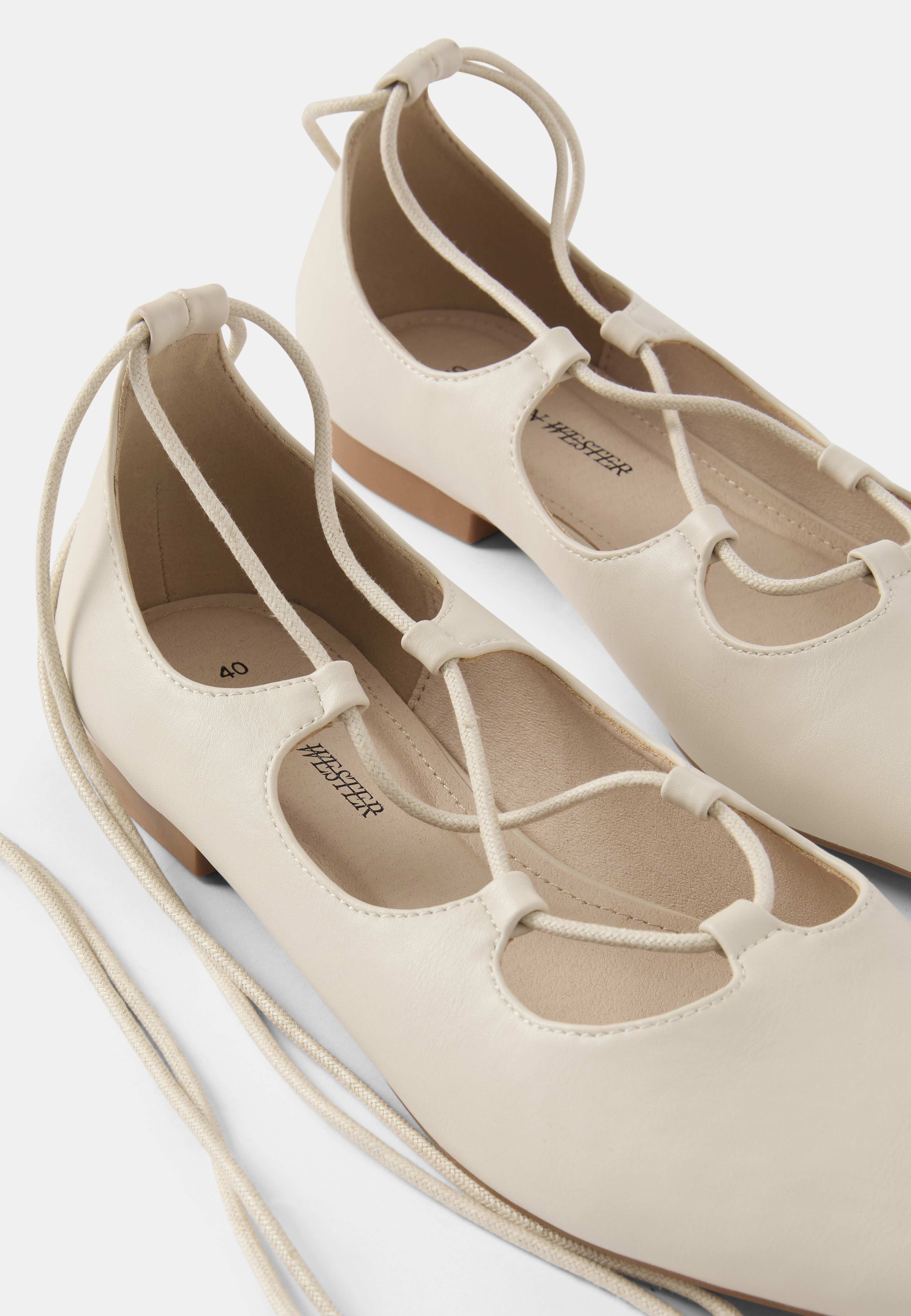 Ballerinaskor med snörning