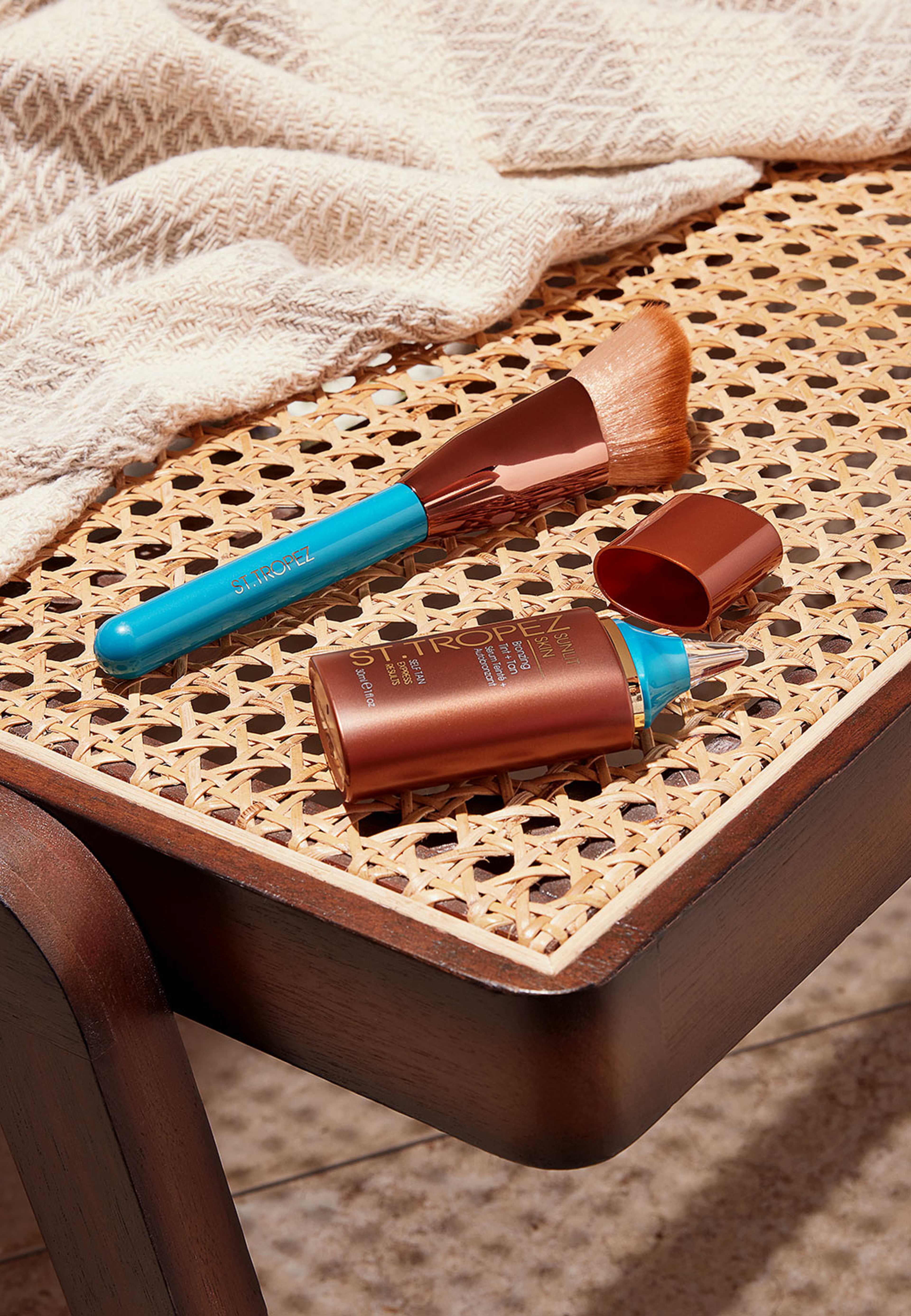 Tantour & Applicator Brush