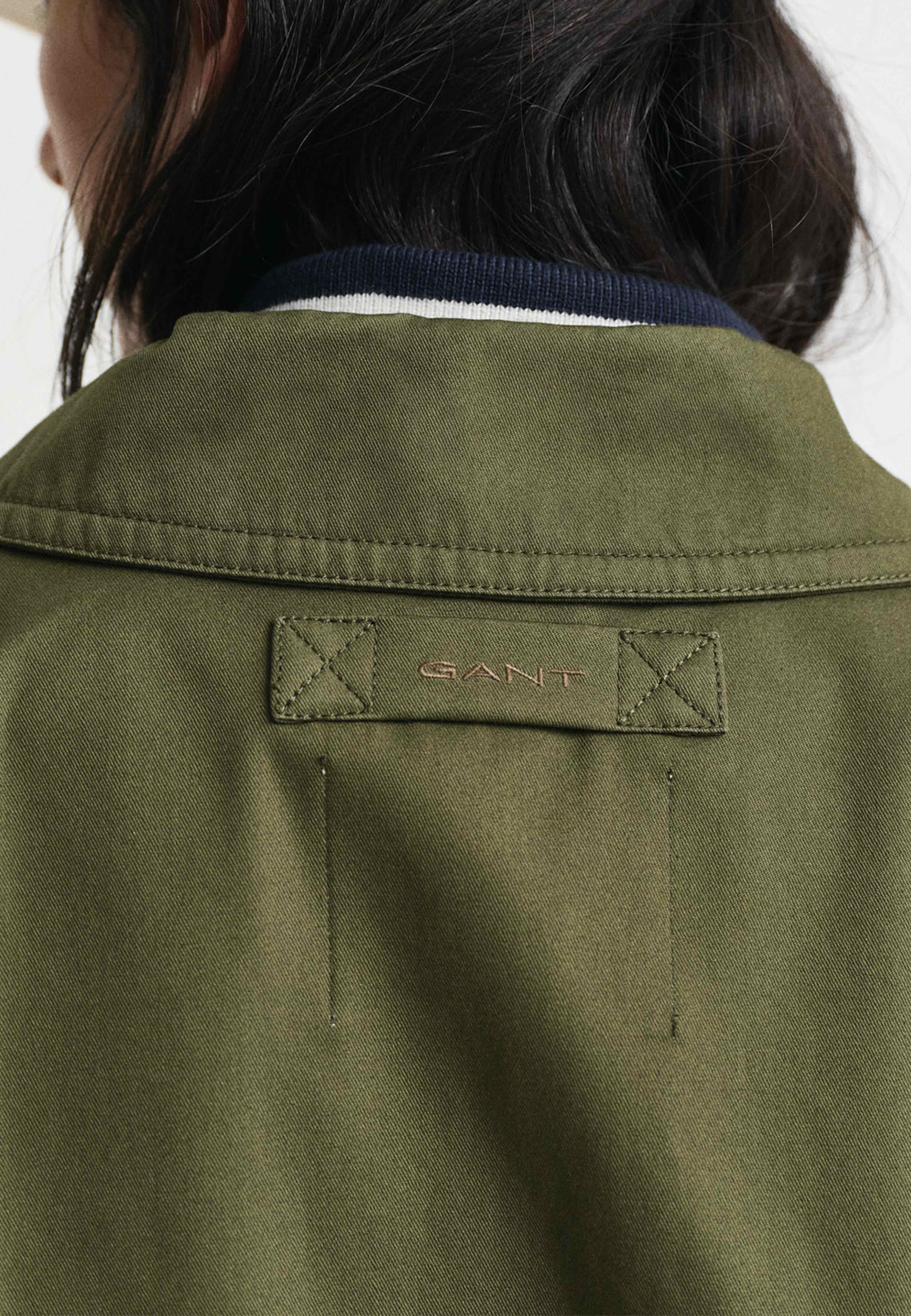 Field Jacket, från GANT, i färgen Juniper Green. Klicka för att öppna bilden i stort format