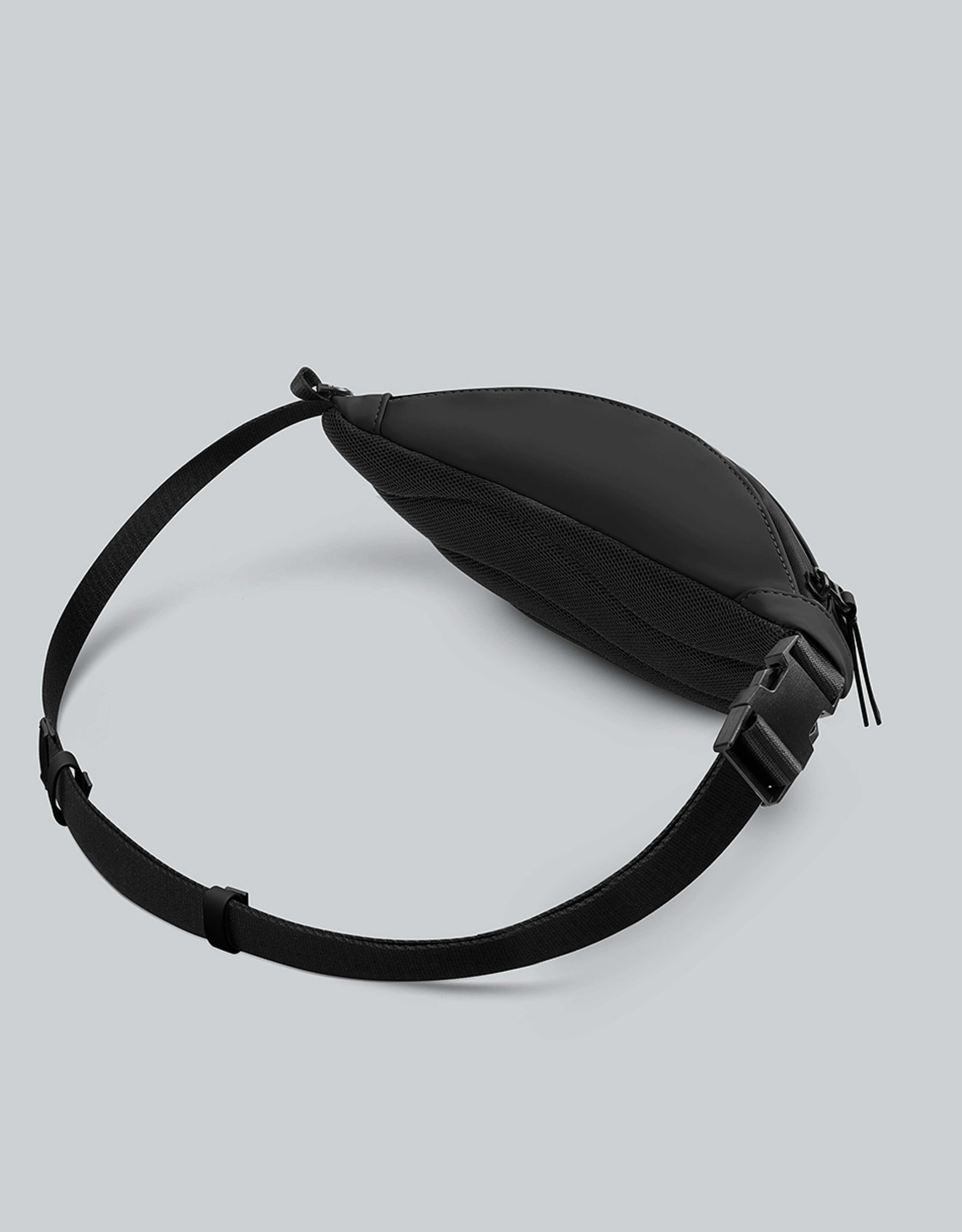 Däsh Bumbag, från Gaston Luga, i färgen black.