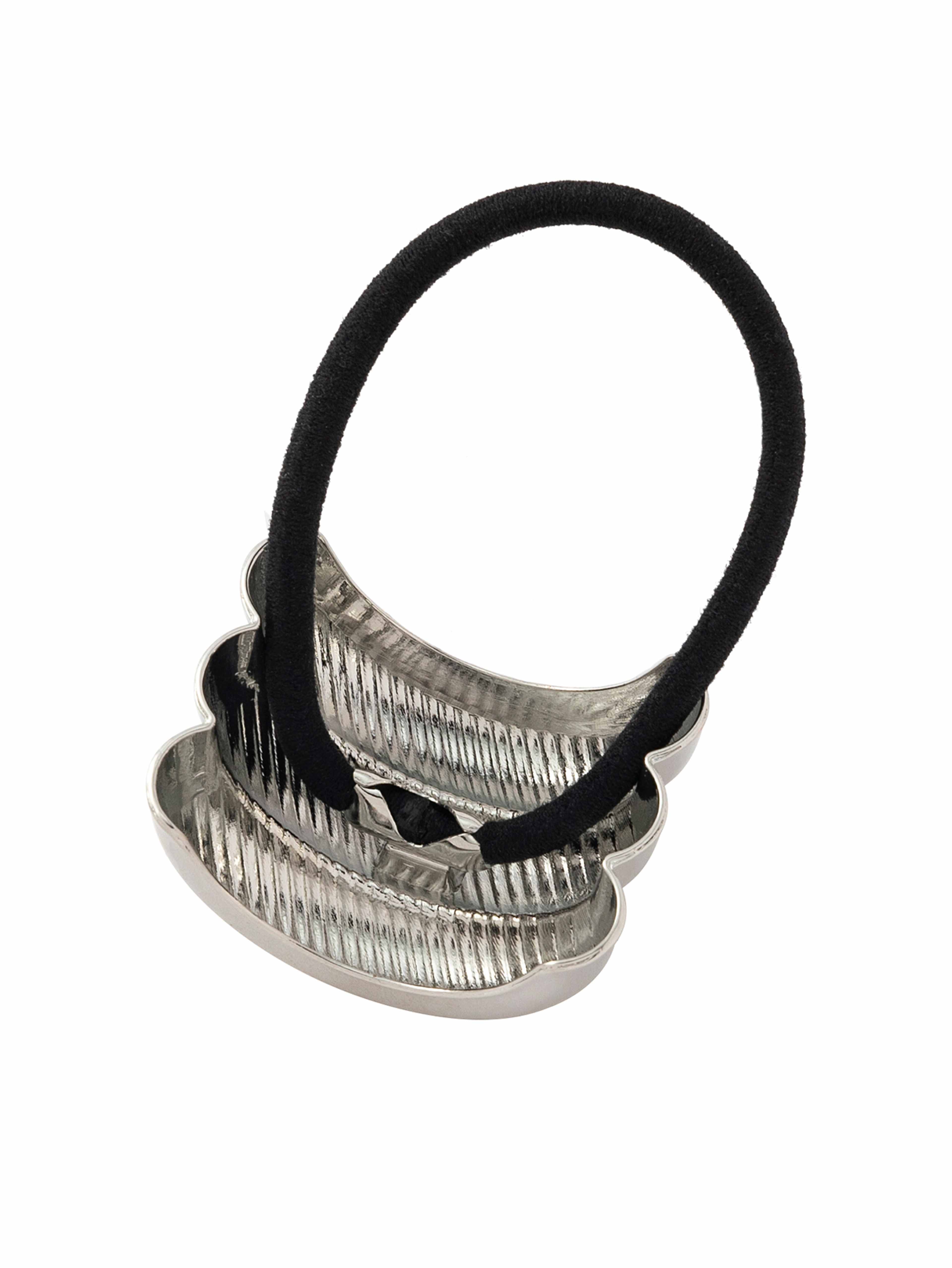 Hårsnodd SOFIE, från Appear, i färgen Silver. Klicka för att öppna bilden i stort format