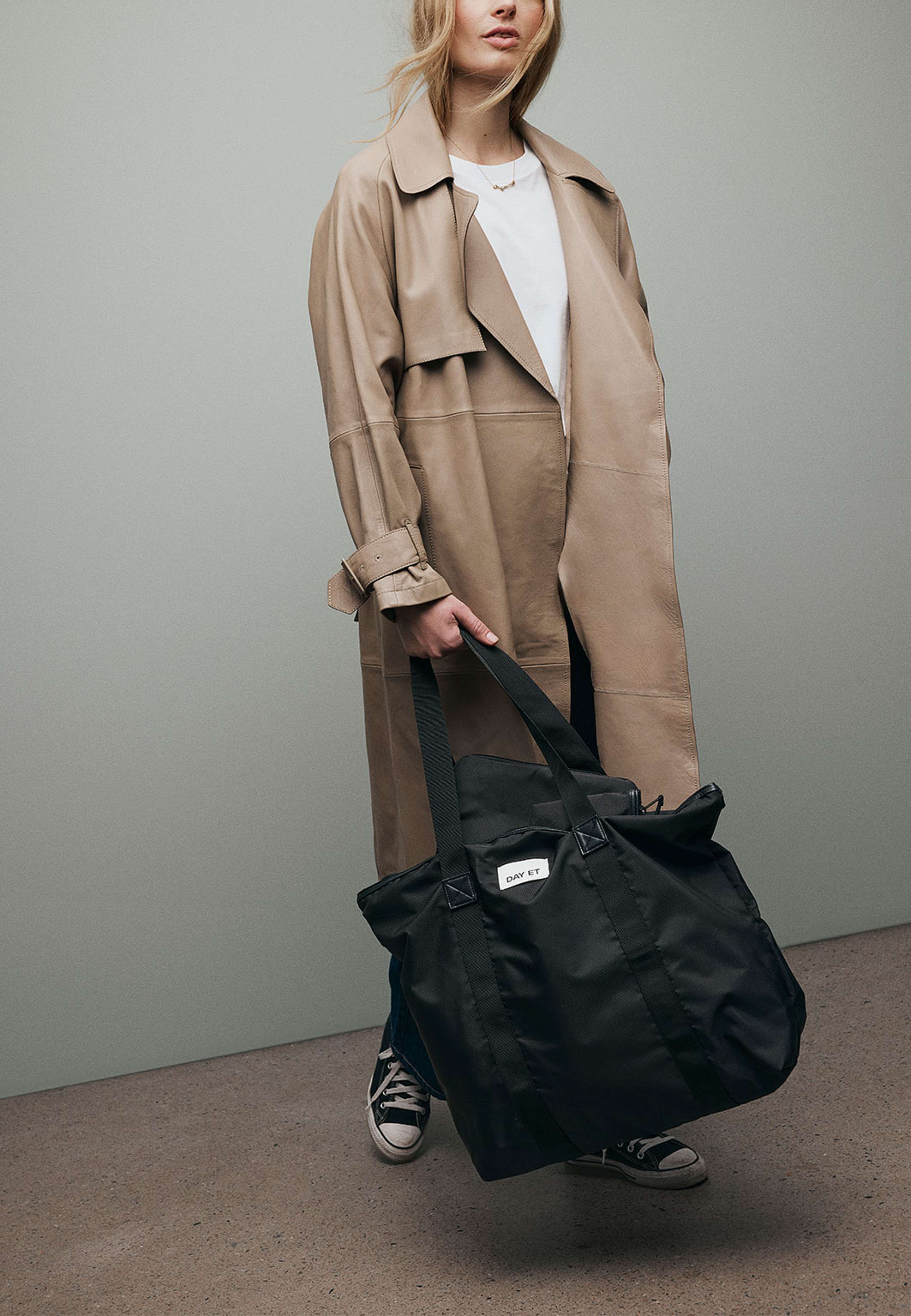 Gweneth RE-S Bag, från DAY ET, i färgen Black. Klicka för att öppna bilden i stort format