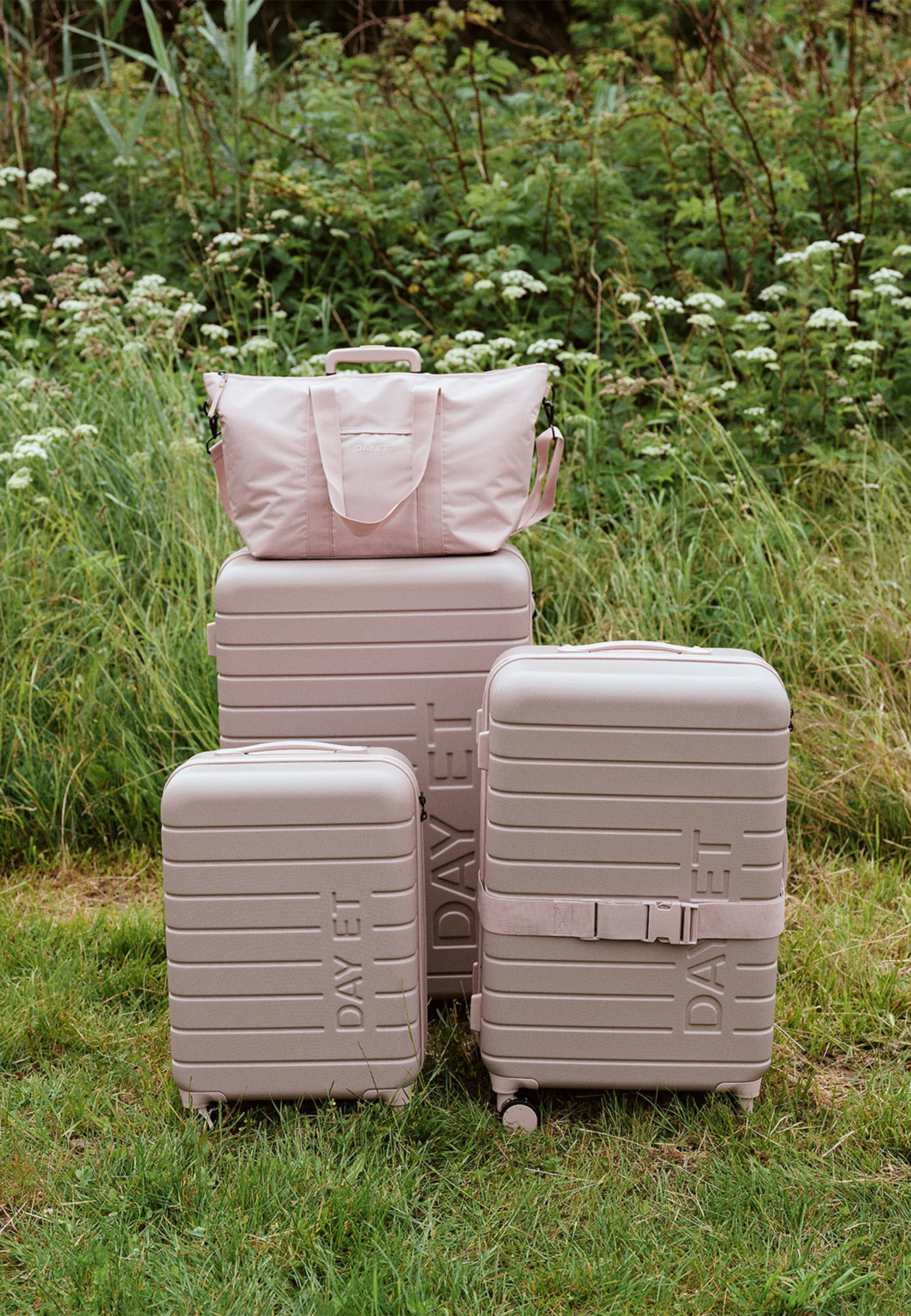 Day Tonal 20tum Suitcase, från DAY ET, i färgen Cloud Rose. Klicka för att öppna bilden i stort format
