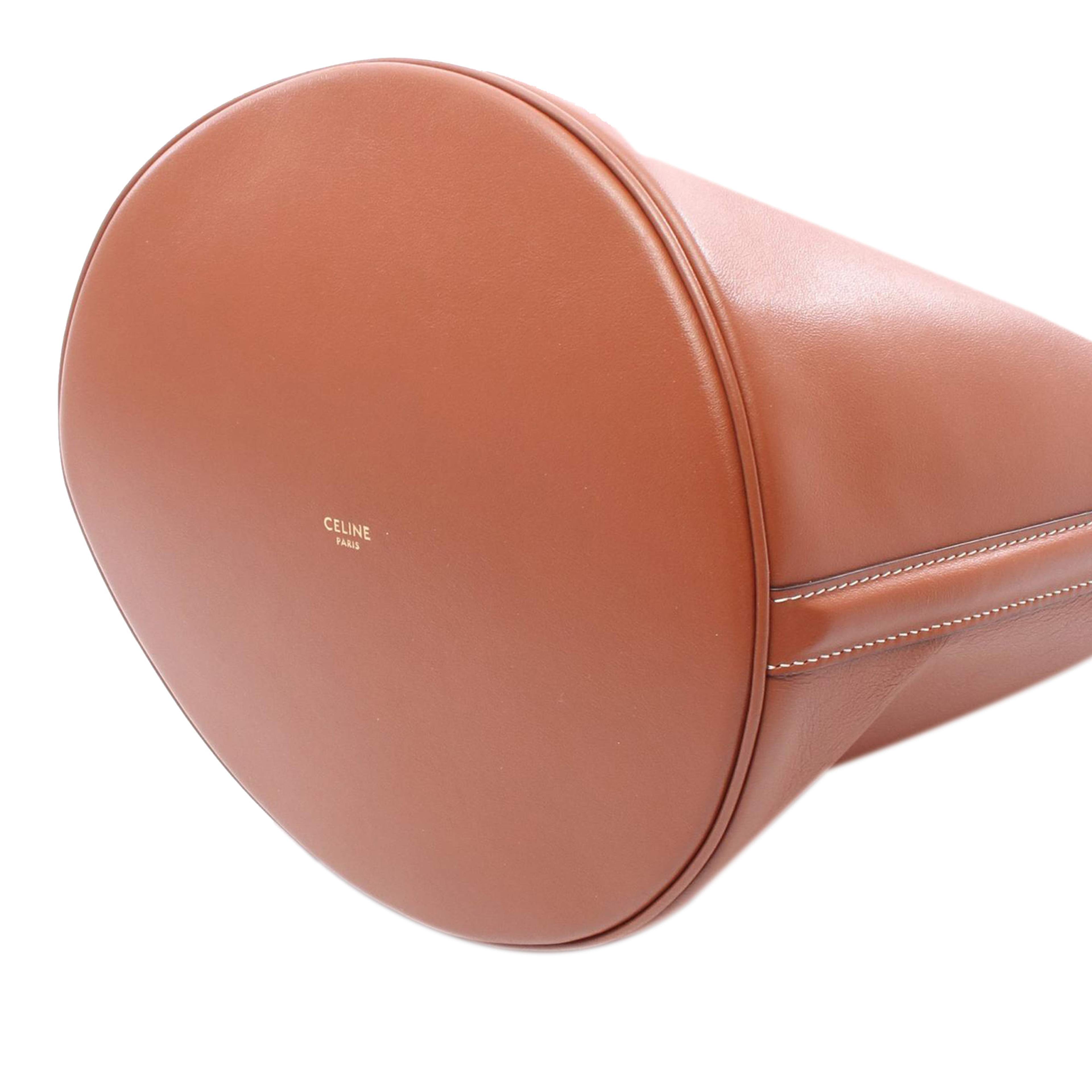 Celine Leather Teen Bucket 16, från Luxclusif, i färgen brown.