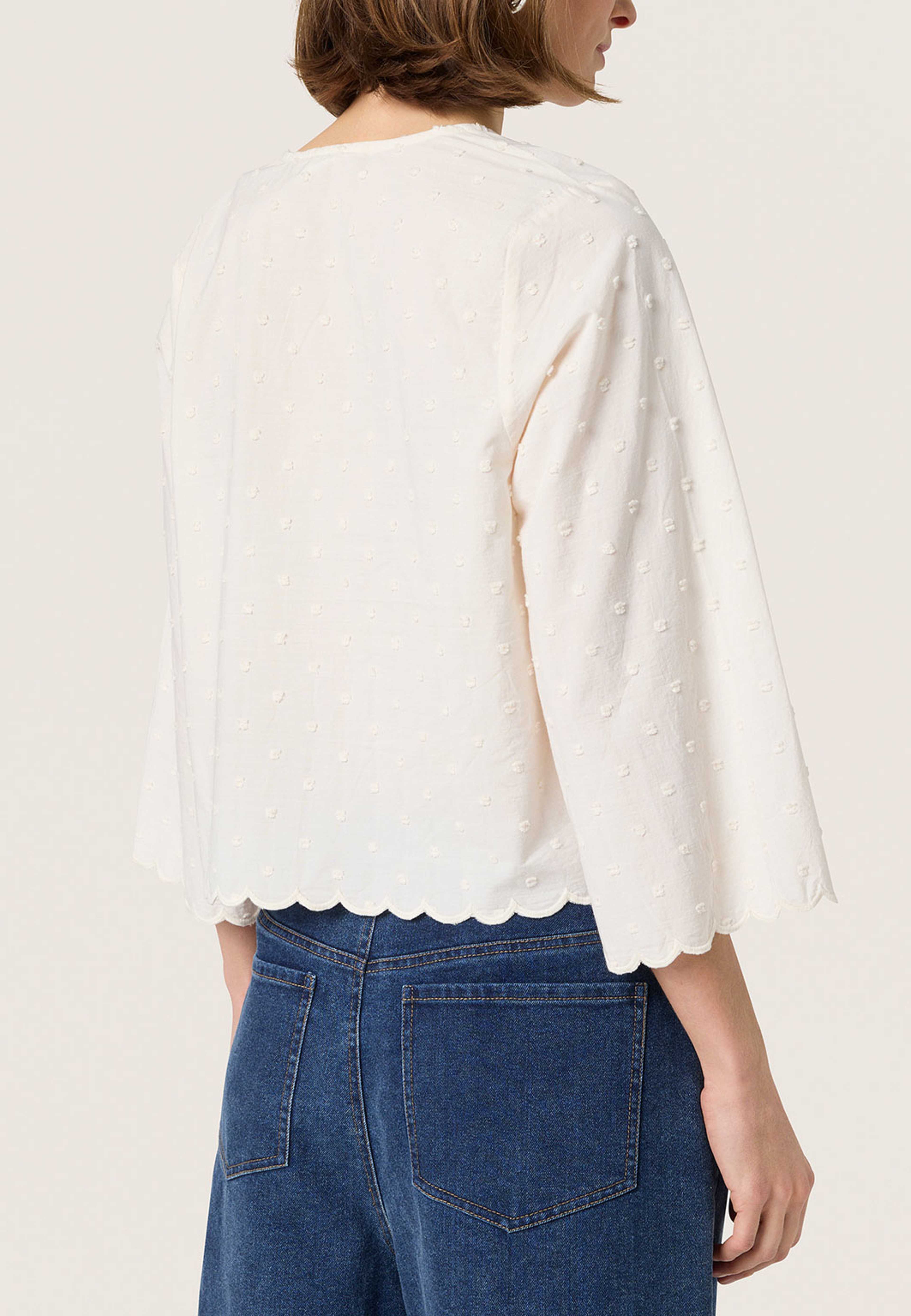 SLSunela Blouse, från Soaked In Luxury, i färgen Broken White.