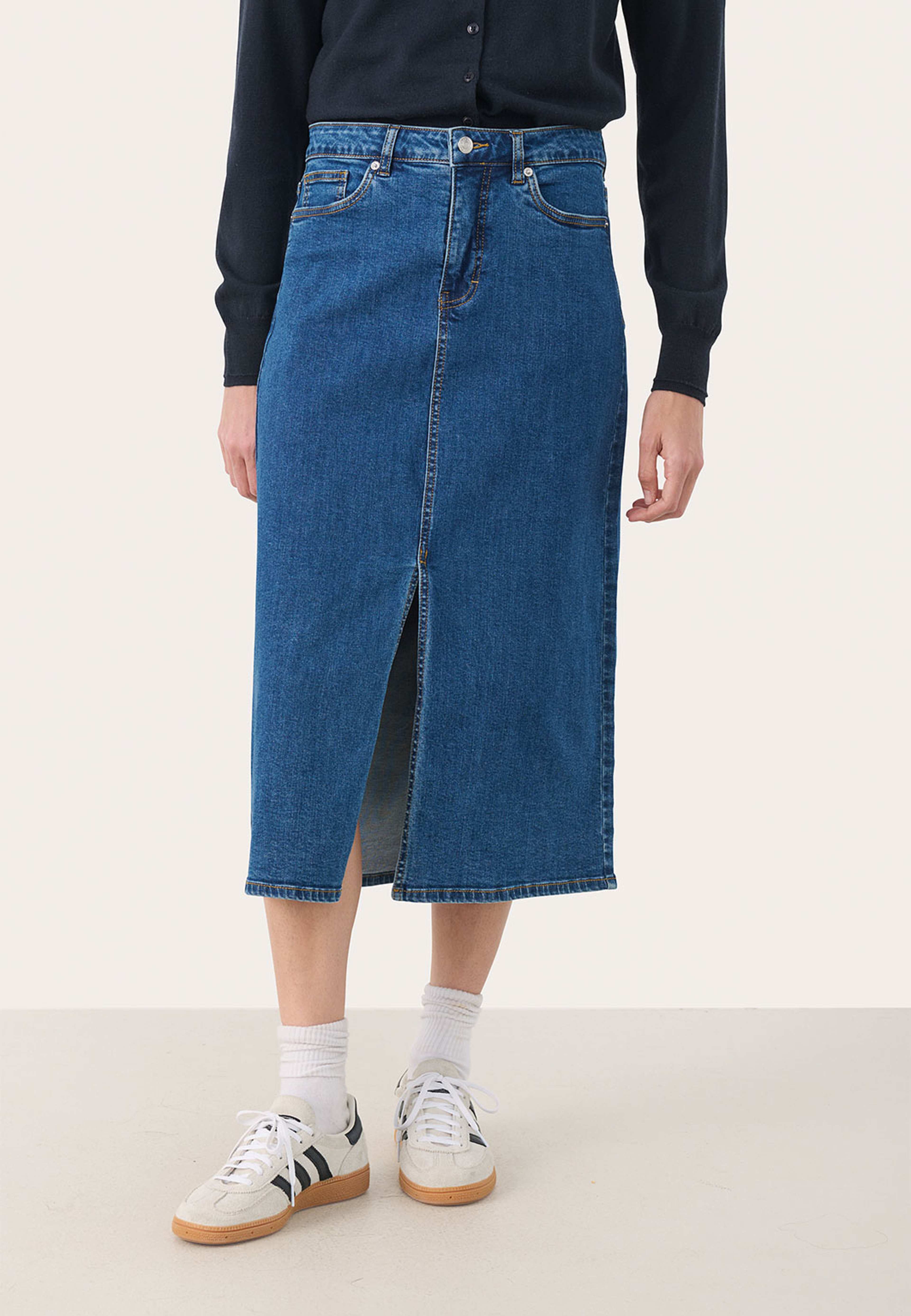 DillinPW Skirt, från Part Two, i färgen Medium Dark Blue Denim.