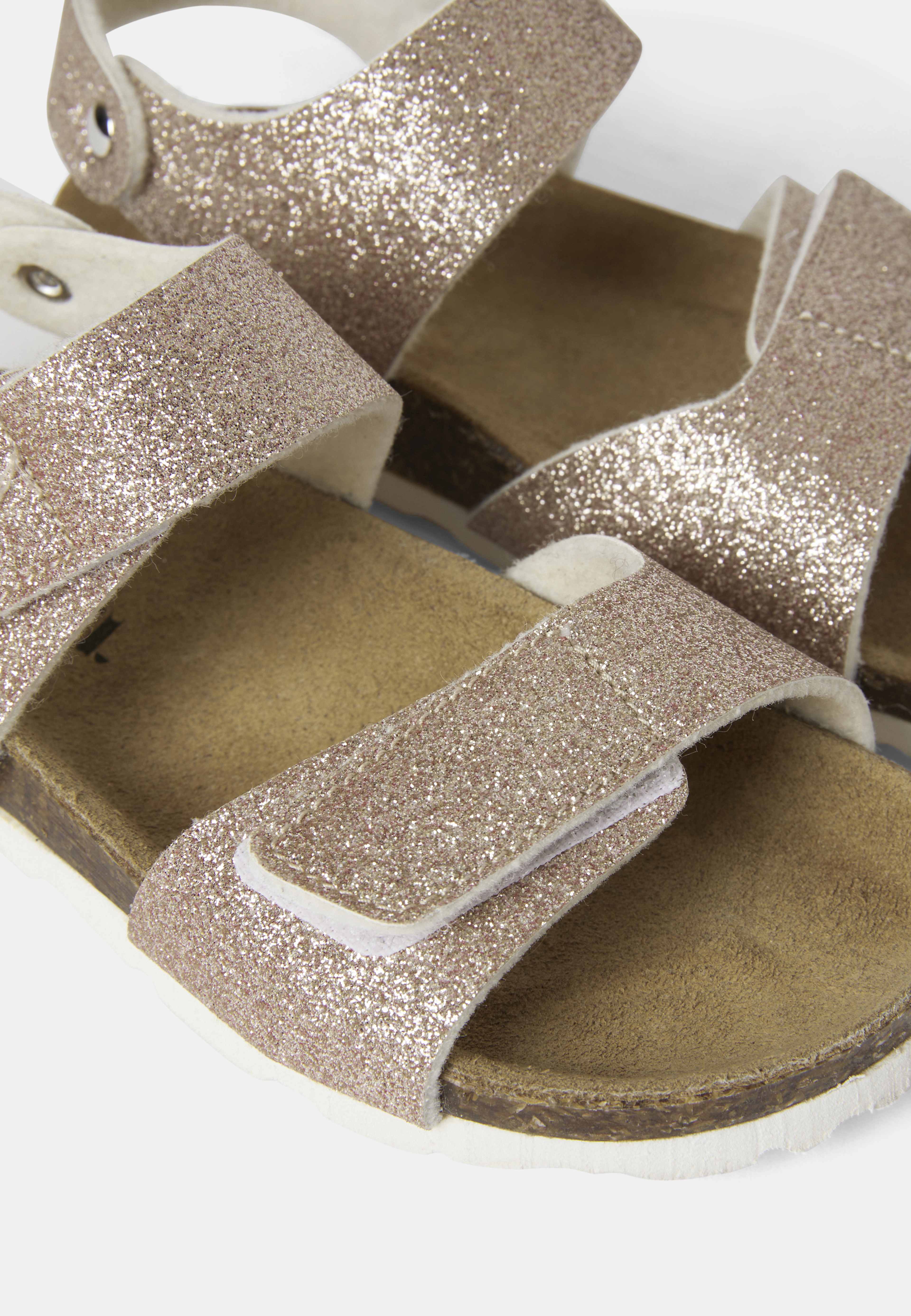 Sandaler med hälrem