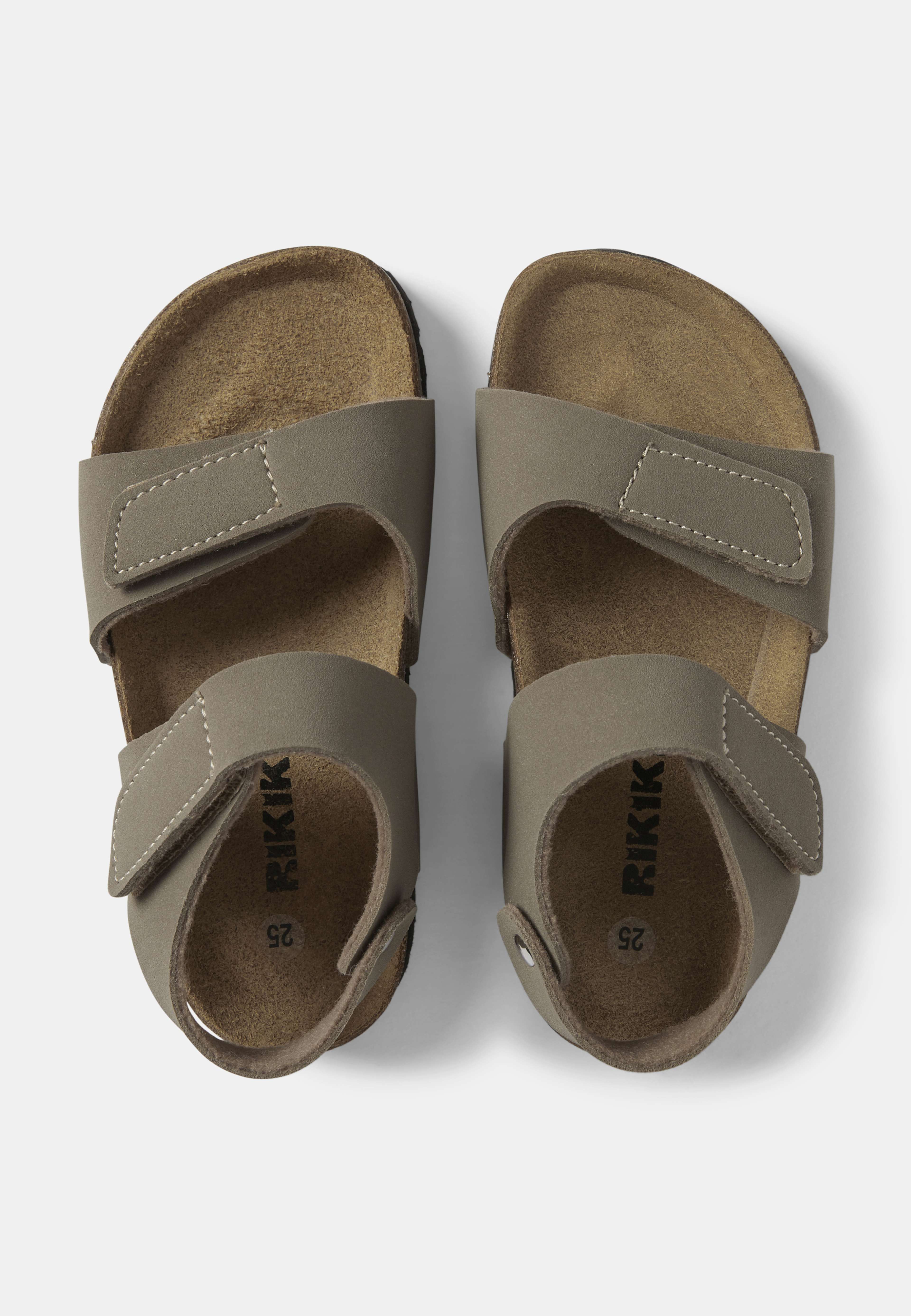 Sandaler med hälrem