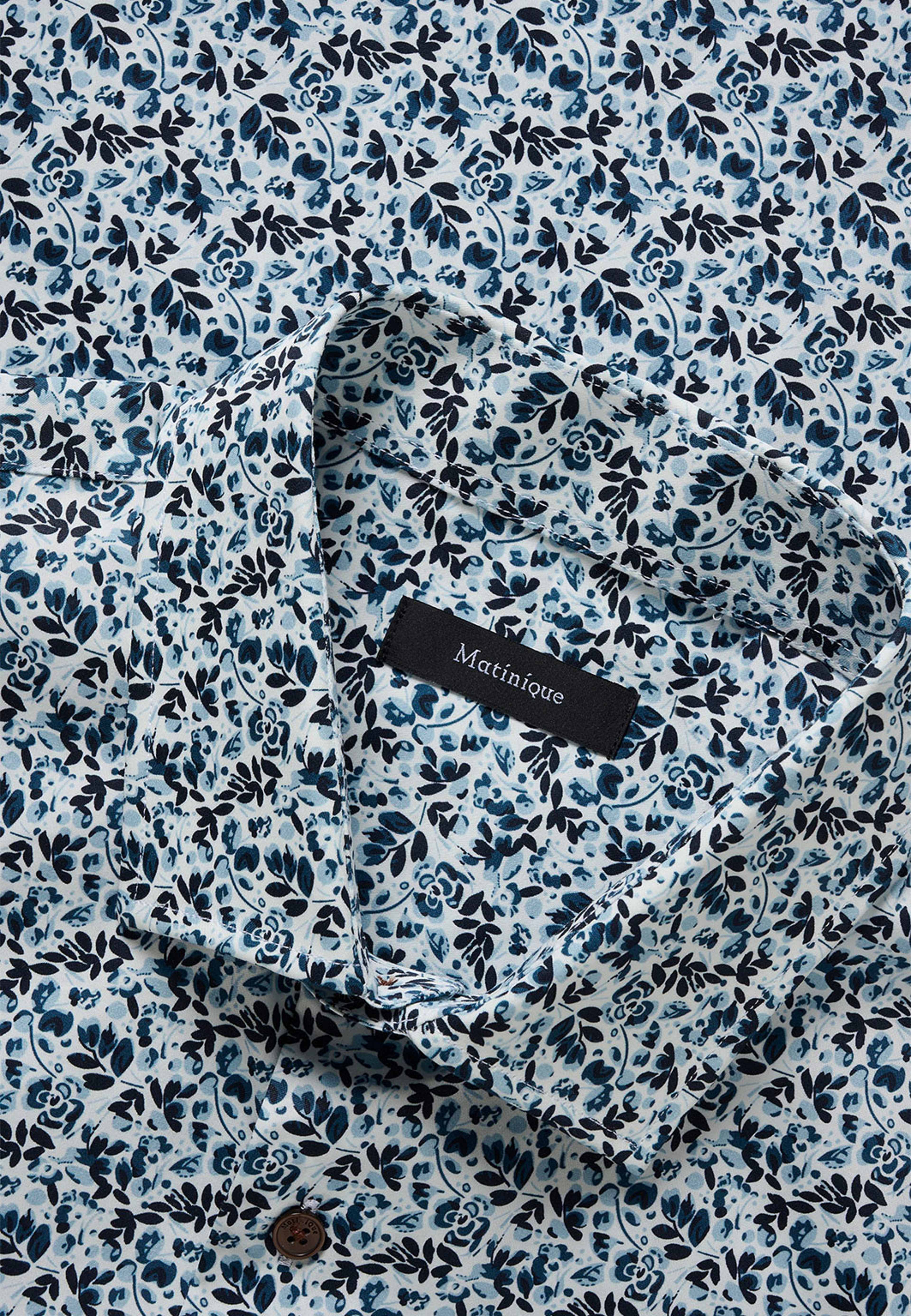 MAtrostol BN Shirt, från Matinique, i färgen White. Klicka för att öppna bilden i stort format