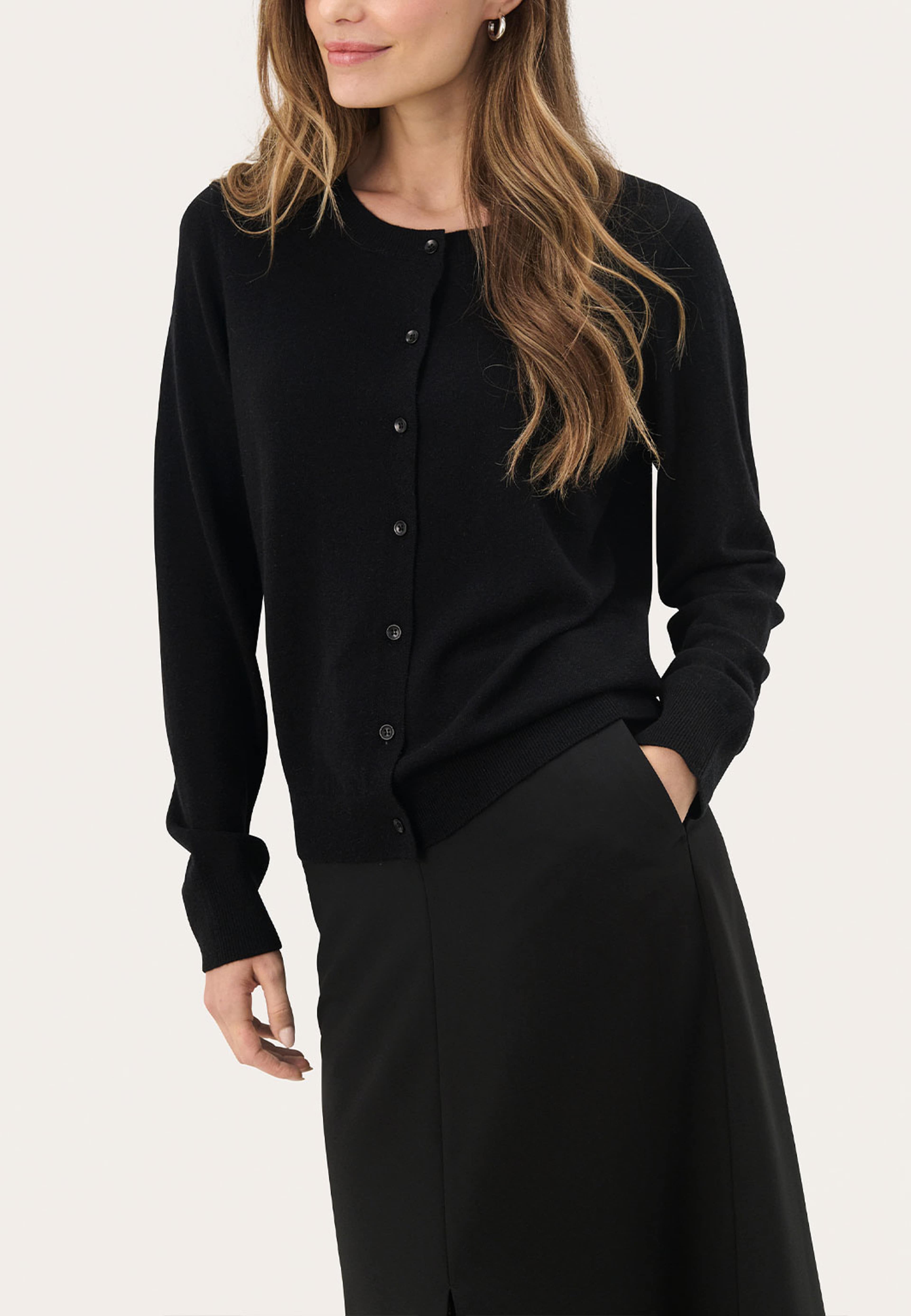 EllahPW Cardigan, från Part Two, i färgen Black. Klicka för att öppna bilden i stort format