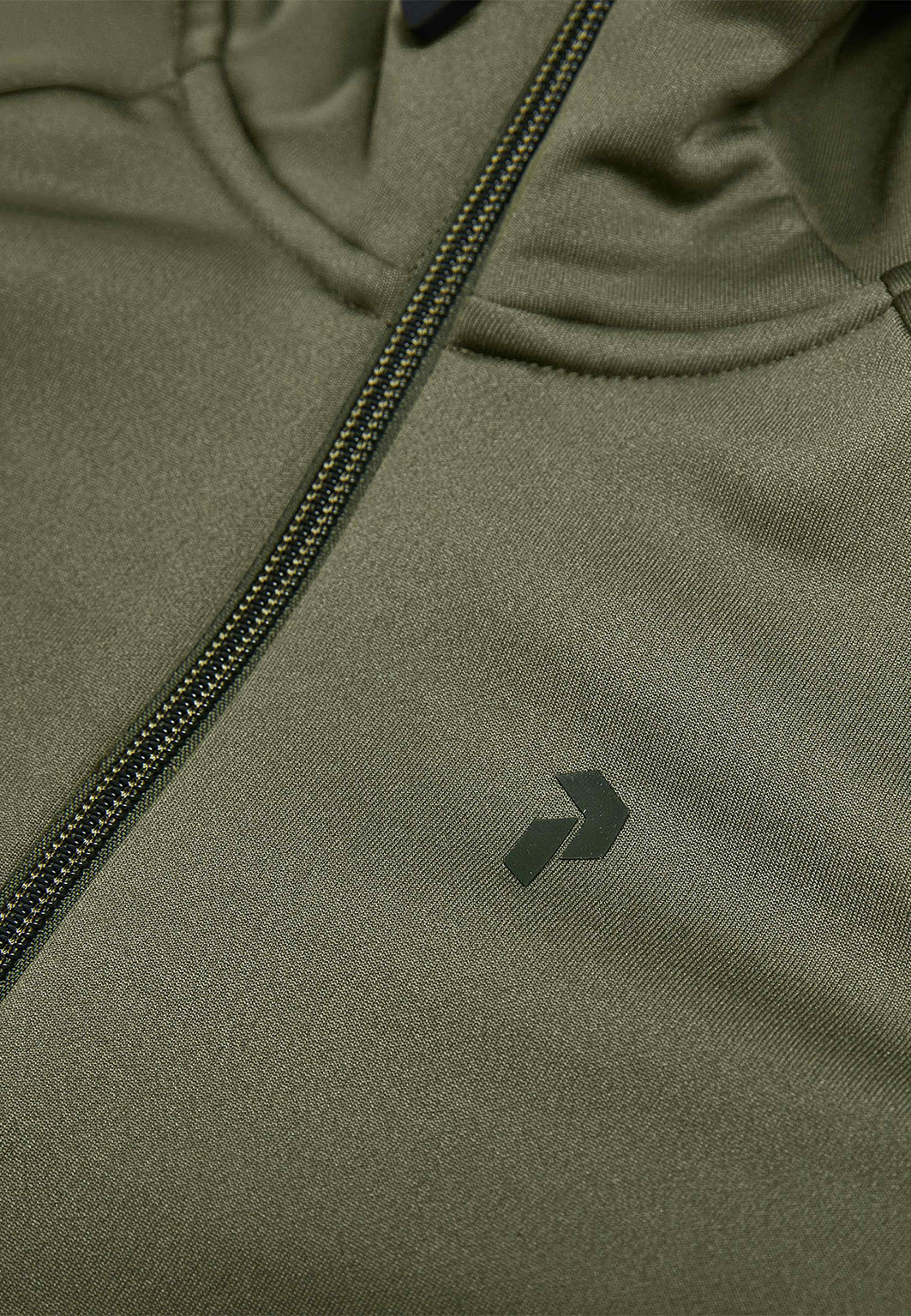 Jr Rider Essentials Zip Hood, från Peak Performance, i färgen Pine Needle-pine Needle. Klicka för att öppna bilden i stort format