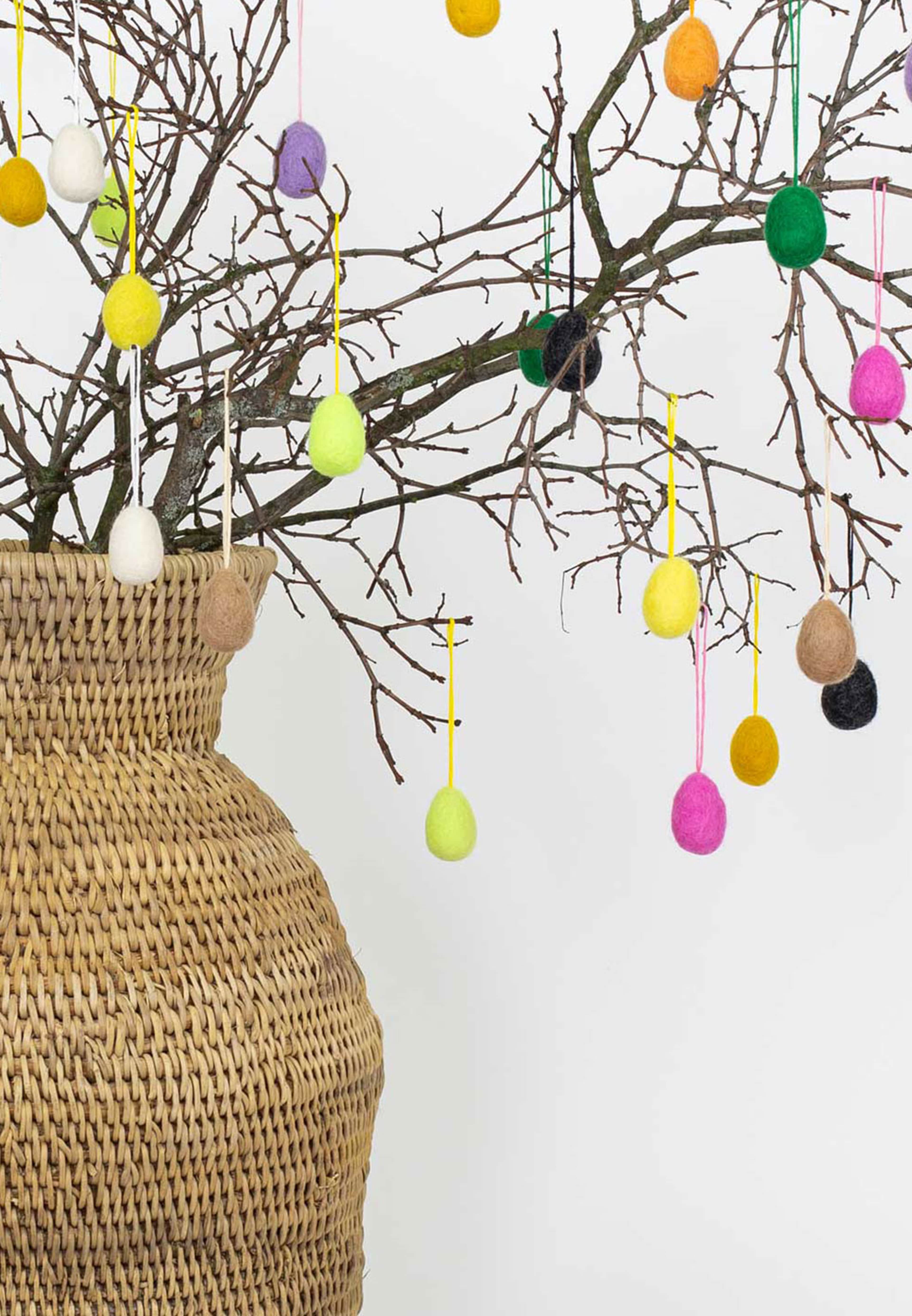 Felt Egg Bright Påskhänge, från A World of Craft, i färgen Multi. Klicka för att öppna bilden i stort format