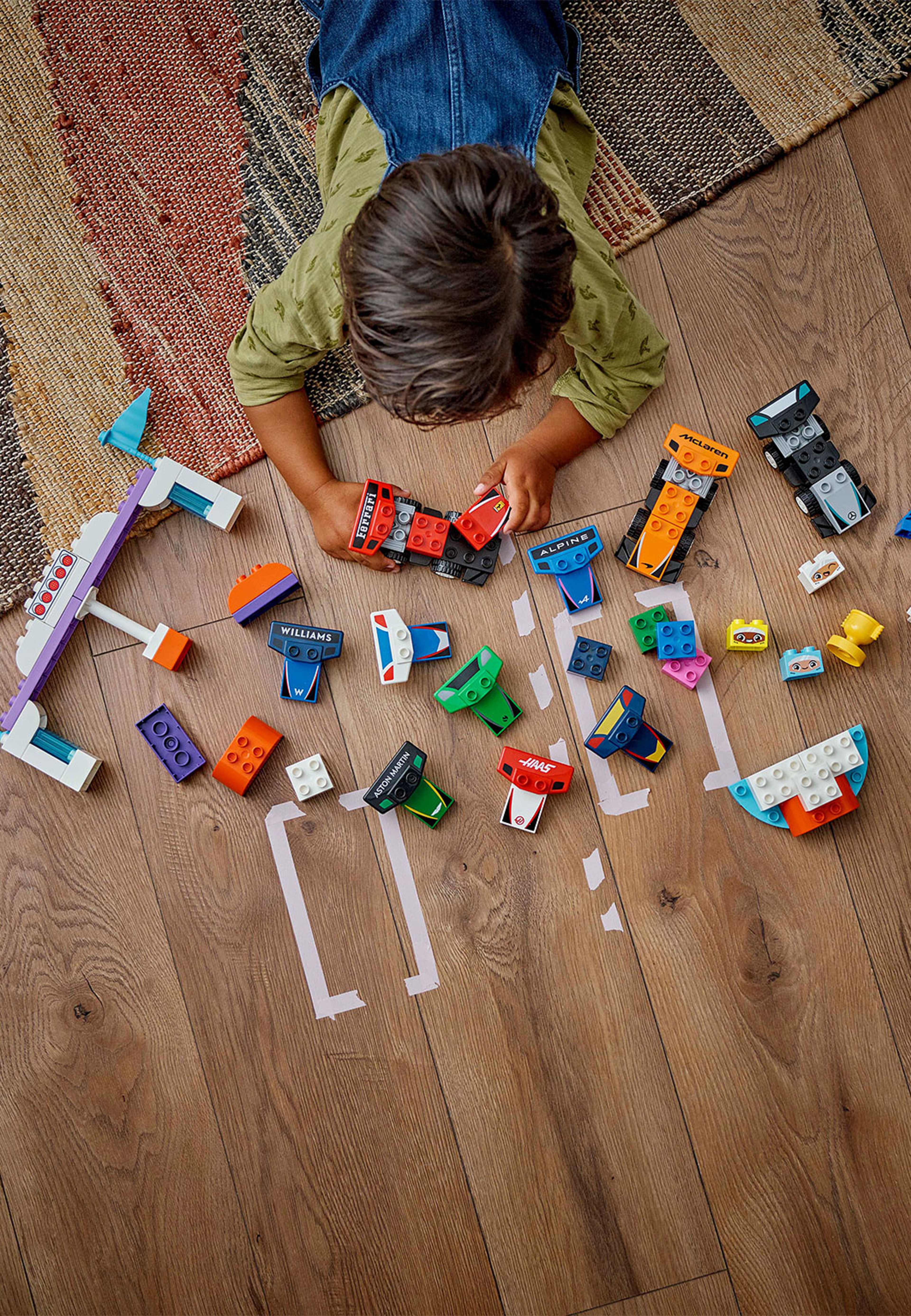 DUPLO® F1® Team – racerbilar och förare