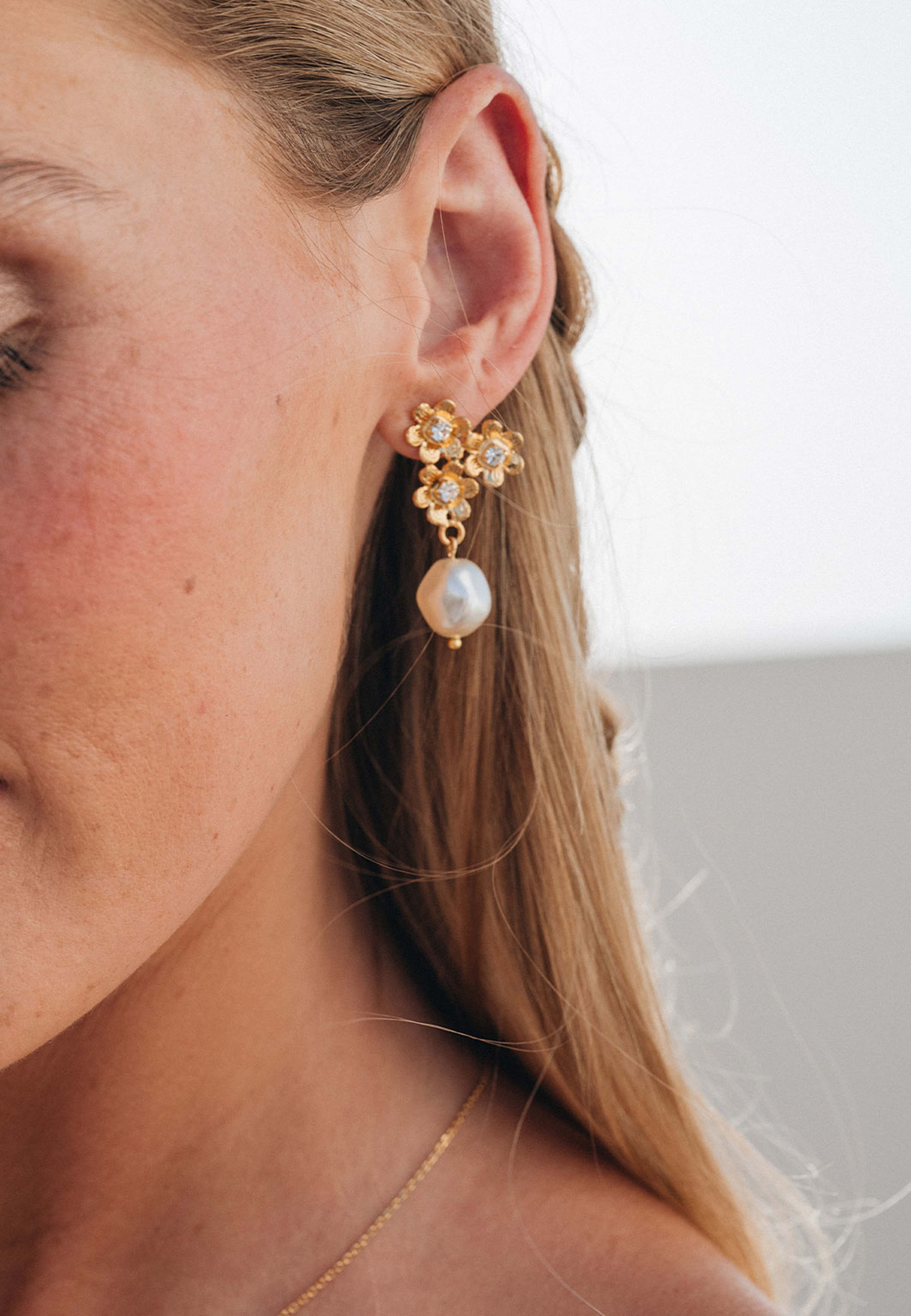 Juni Pearl Earrings