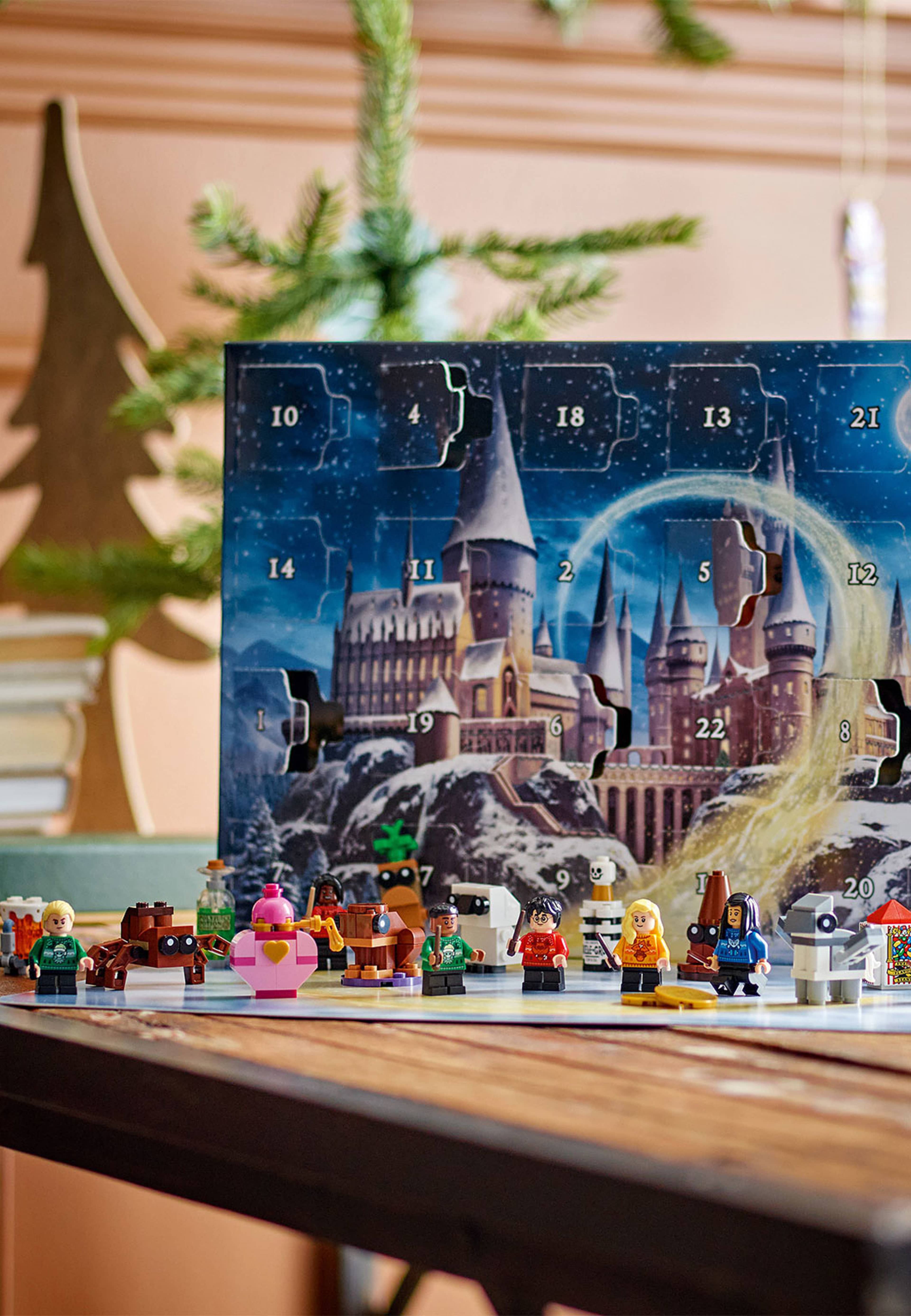 LEGO® Harry Potter™ Adventskalender 2025, från LEGO. Klicka för att öppna bilden i stort format